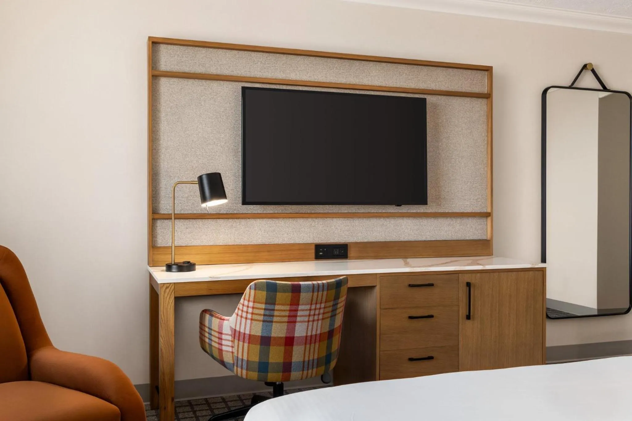 Photo of the whole room, Bed in Crowne Plaza Louisville Airport Expo Ctr by IHG