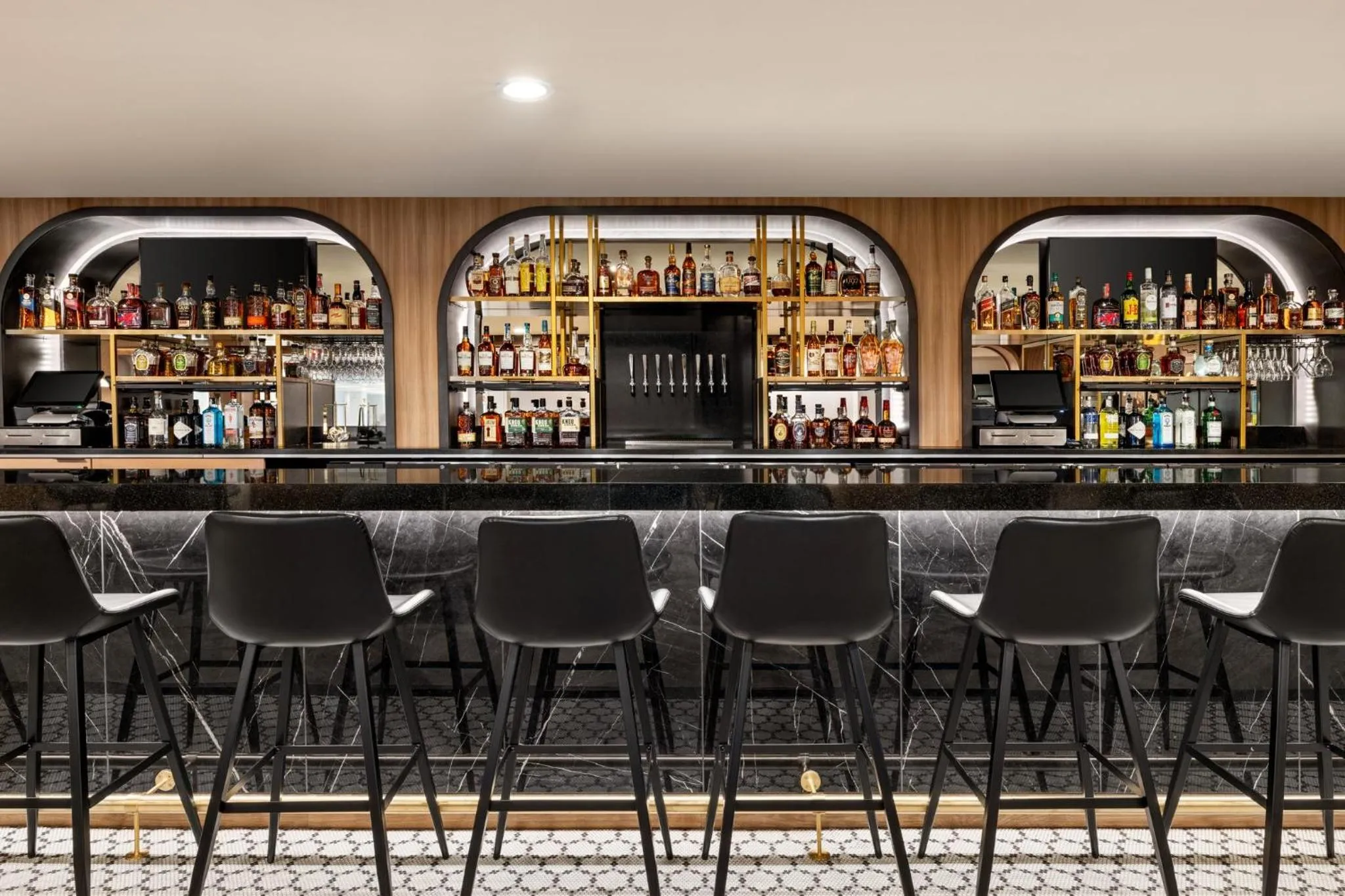 Lounge or bar in Crowne Plaza Louisville Airport Expo Ctr by IHG