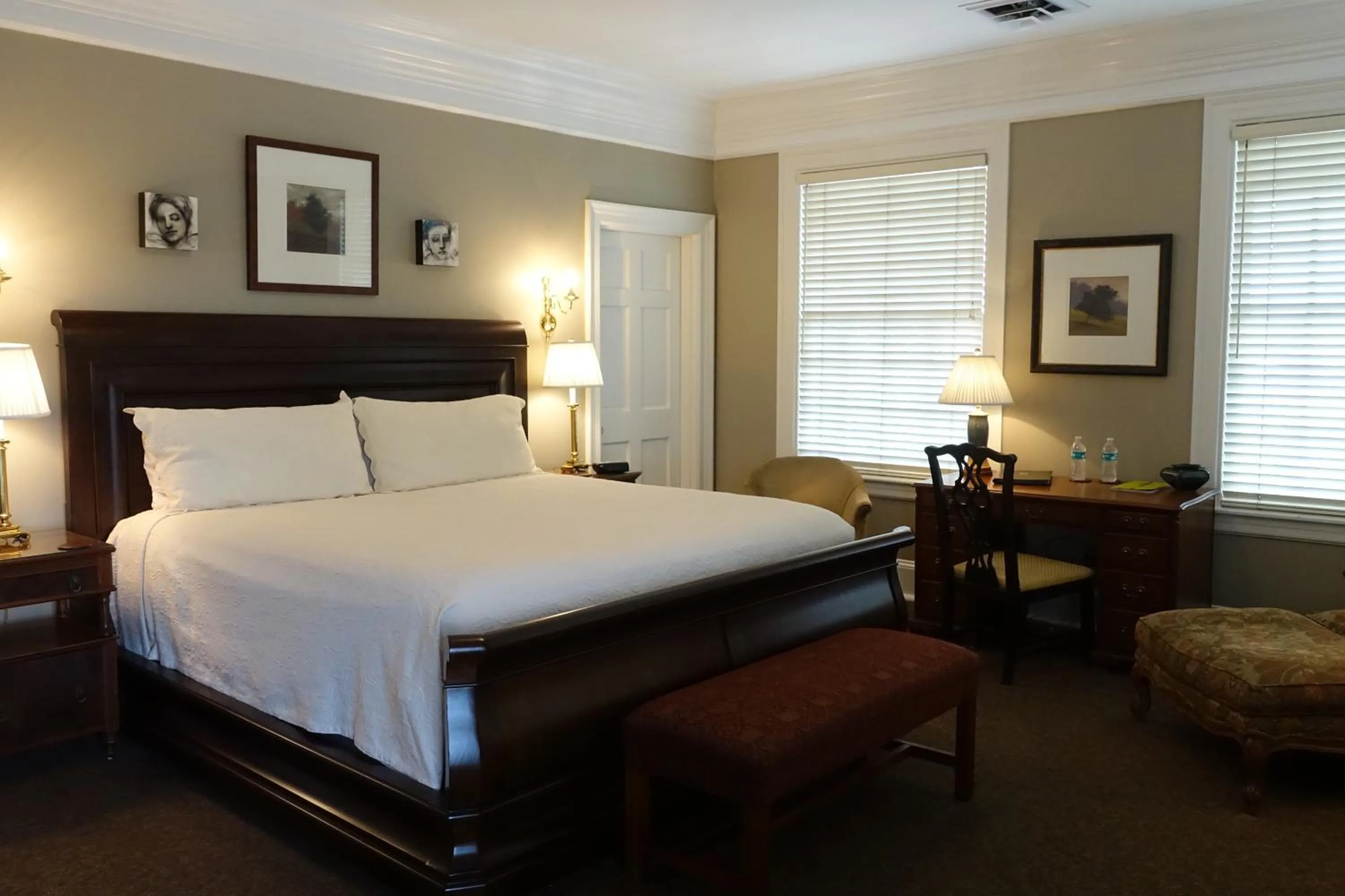 Bed in Bluff View Inn