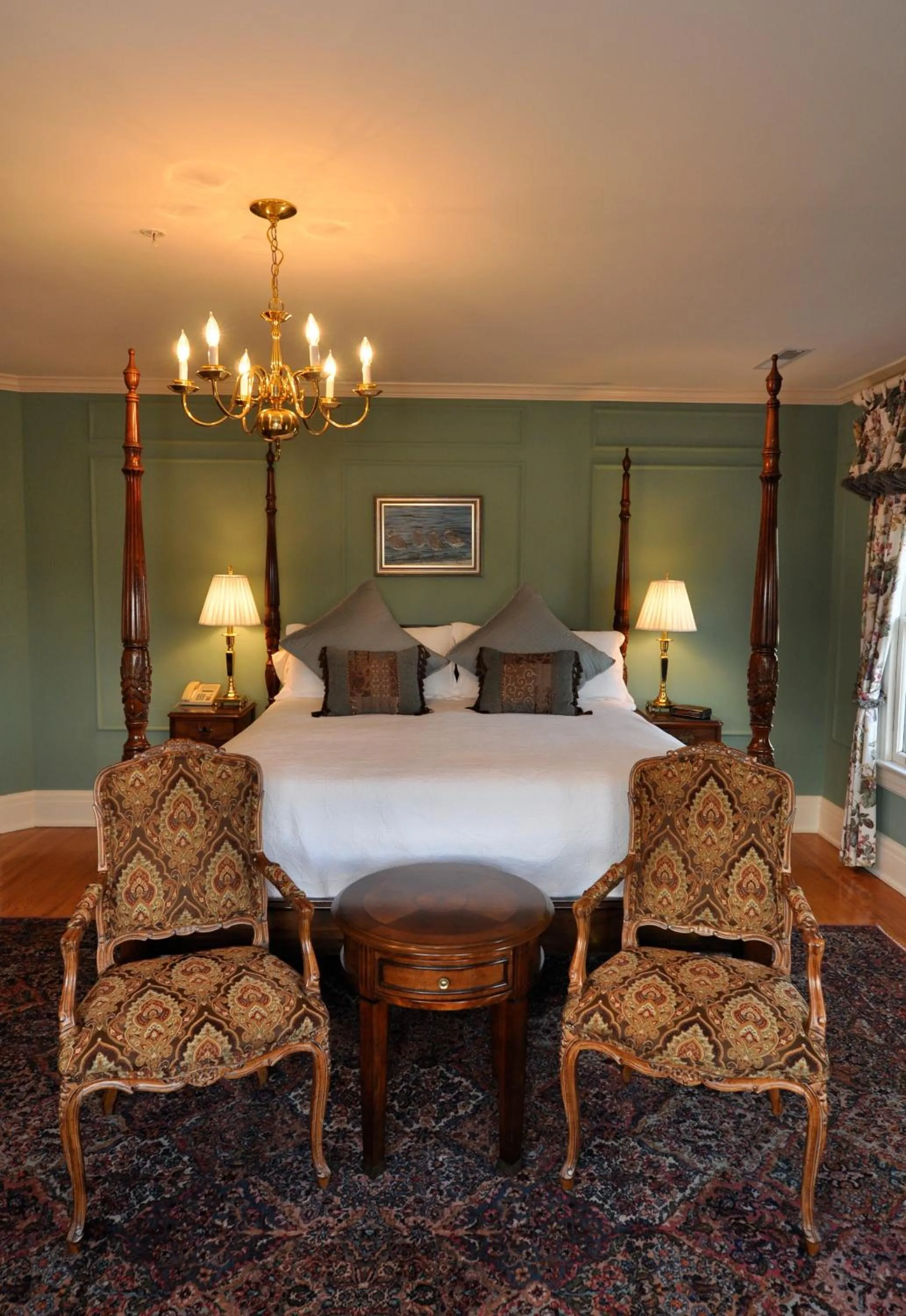 Bed in Bluff View Inn