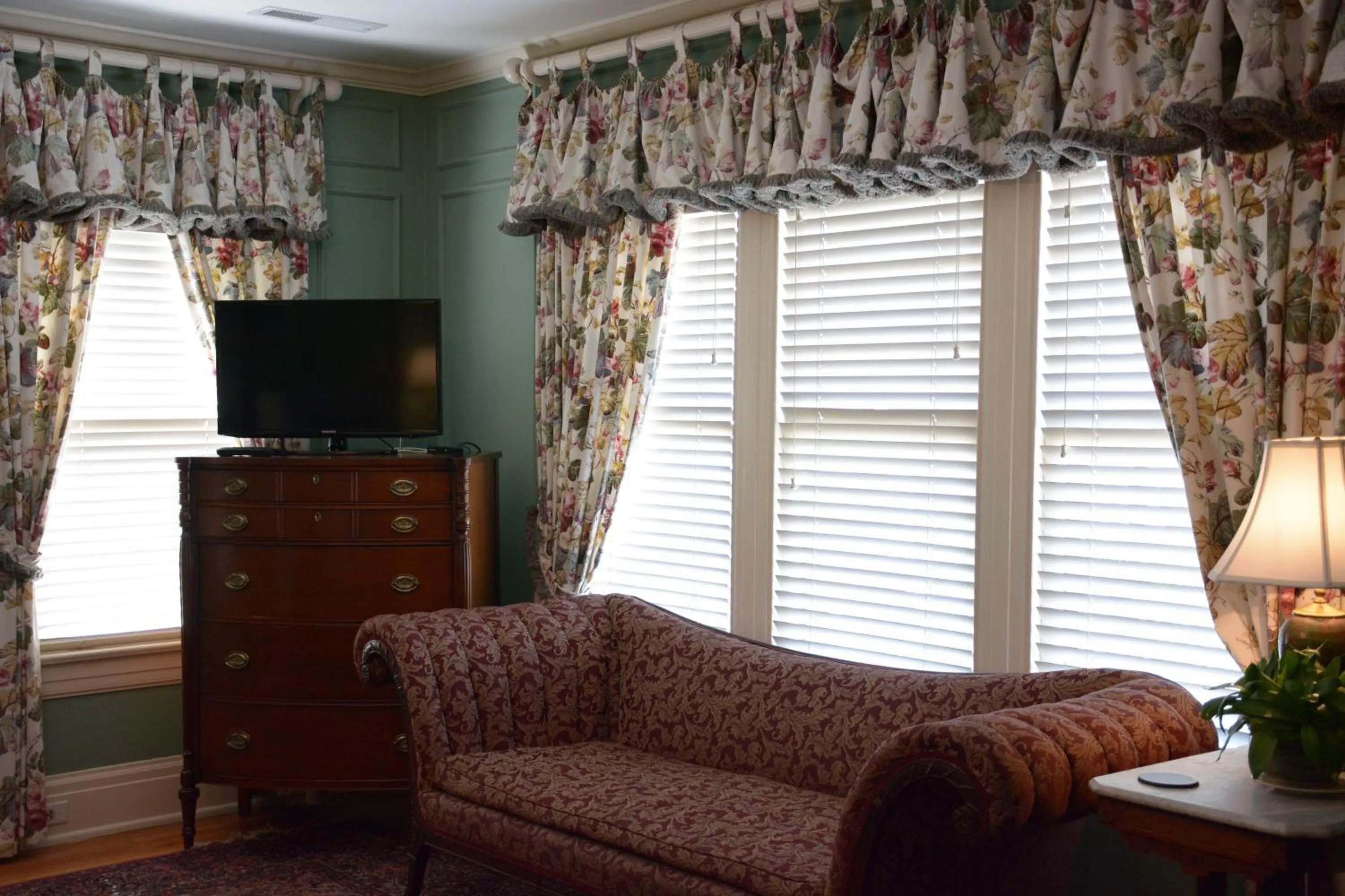 TV and multimedia in Bluff View Inn