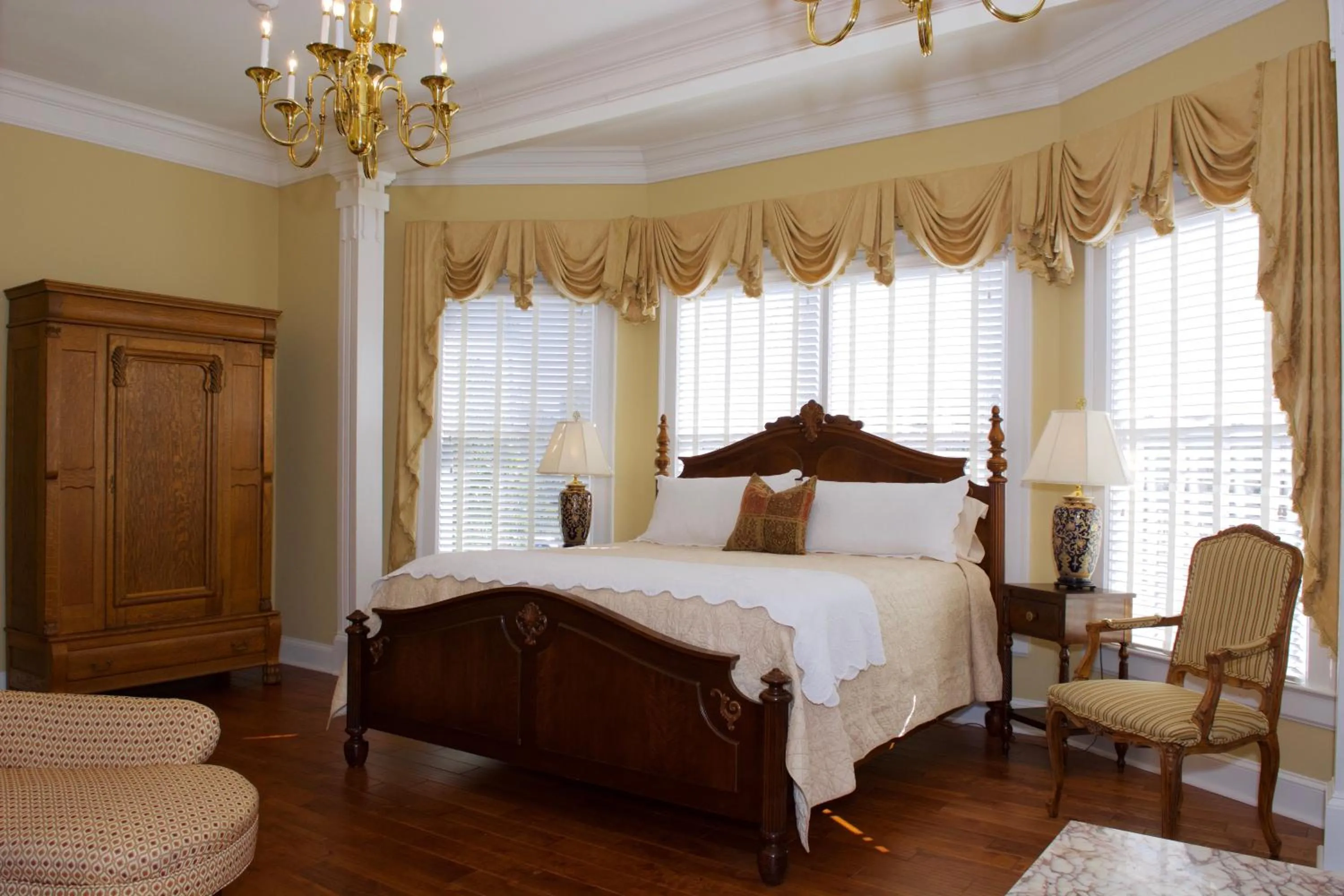 Bed in Bluff View Inn