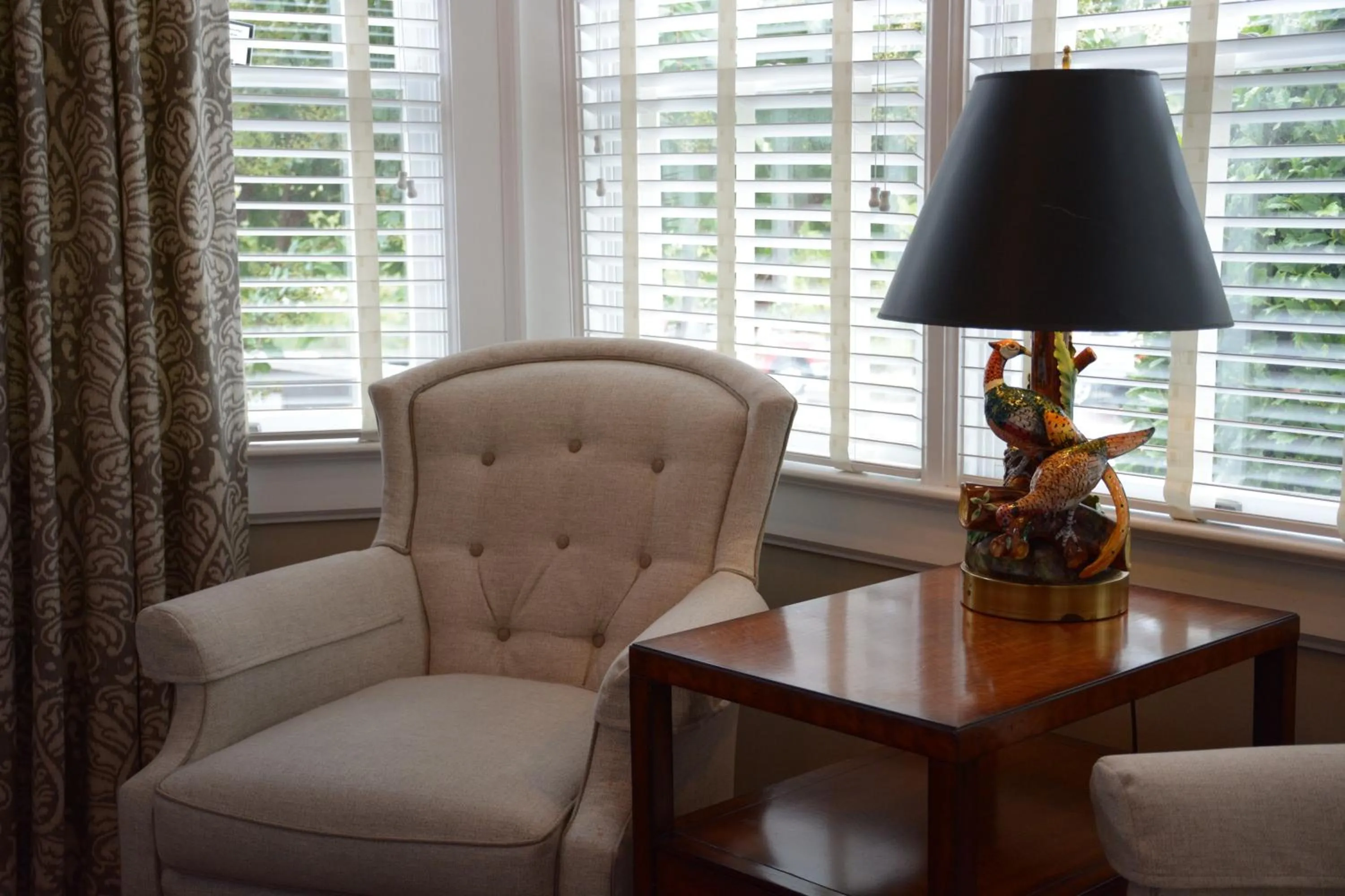 Seating area in Bluff View Inn