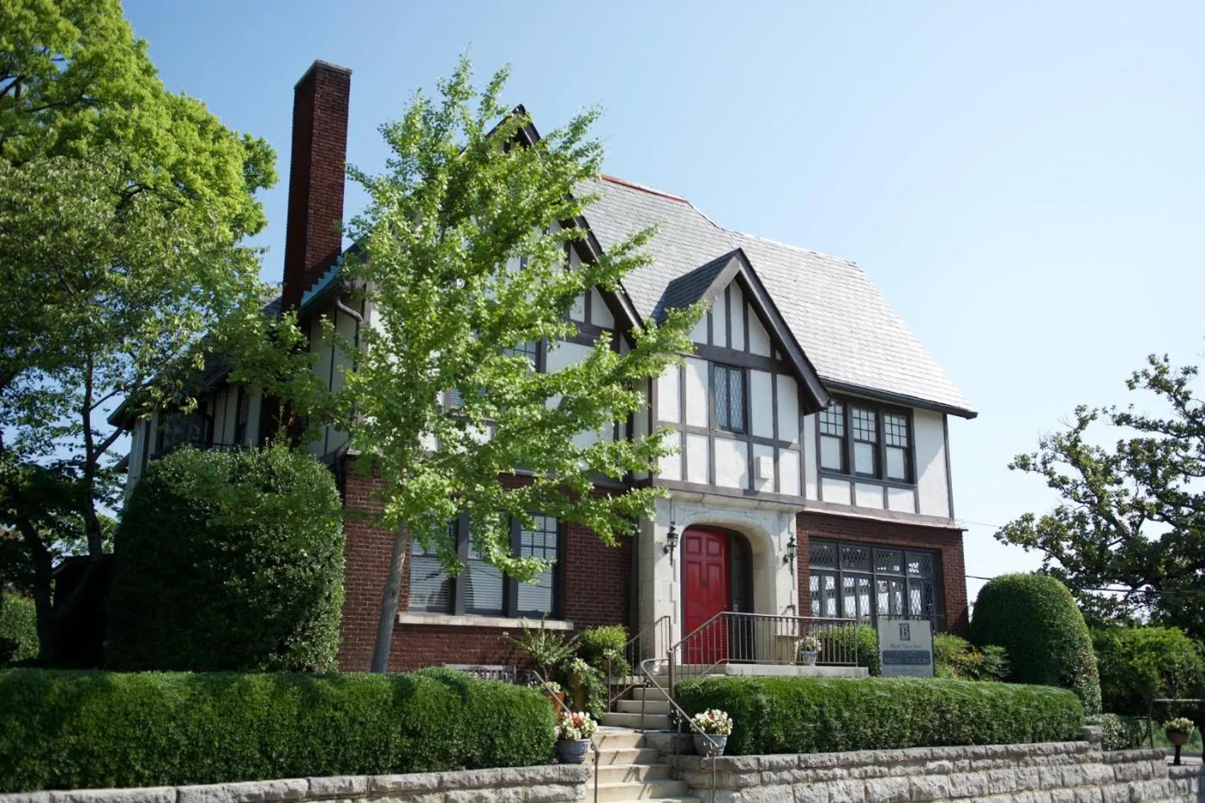 Property building in Bluff View Inn