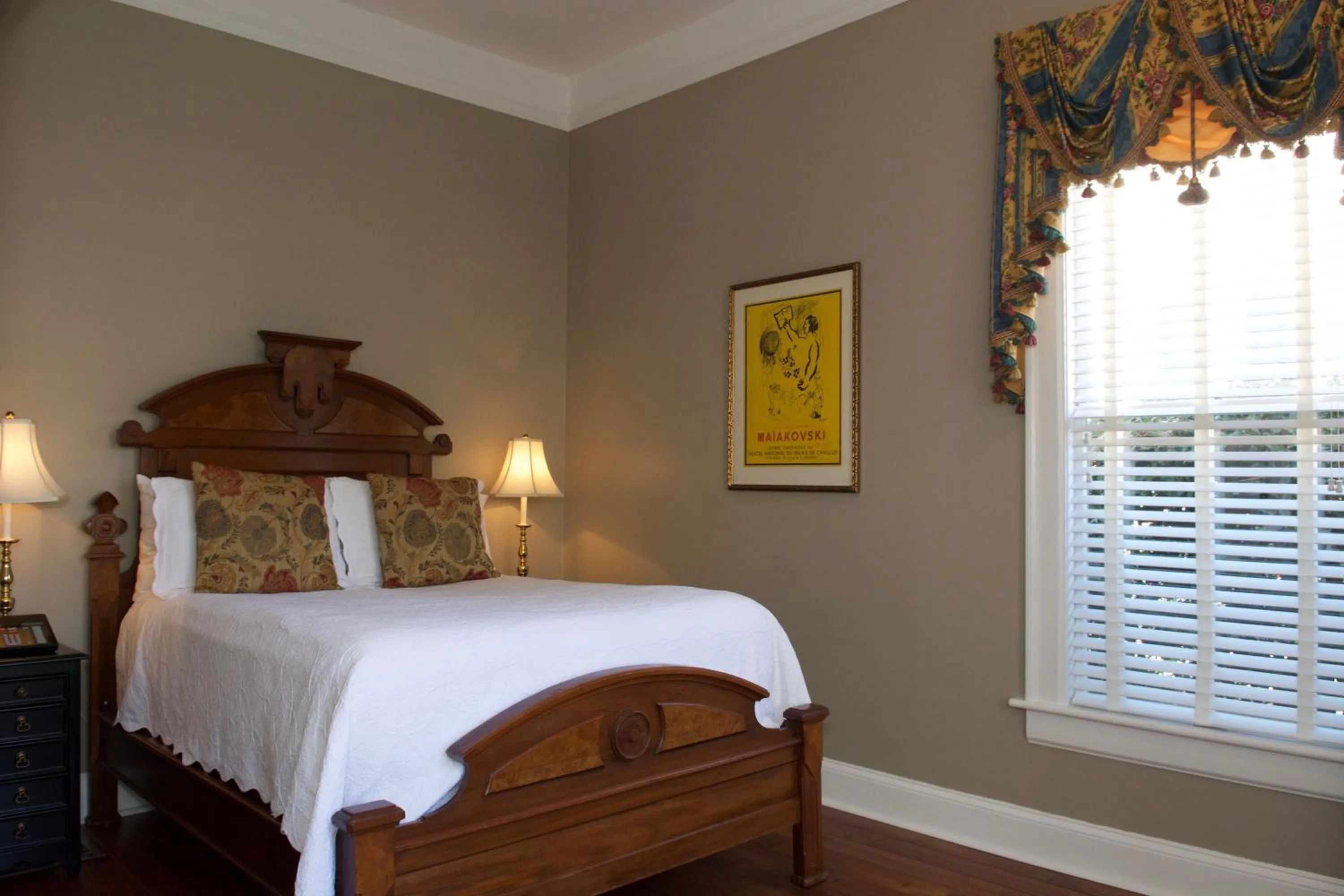 Bed in Bluff View Inn