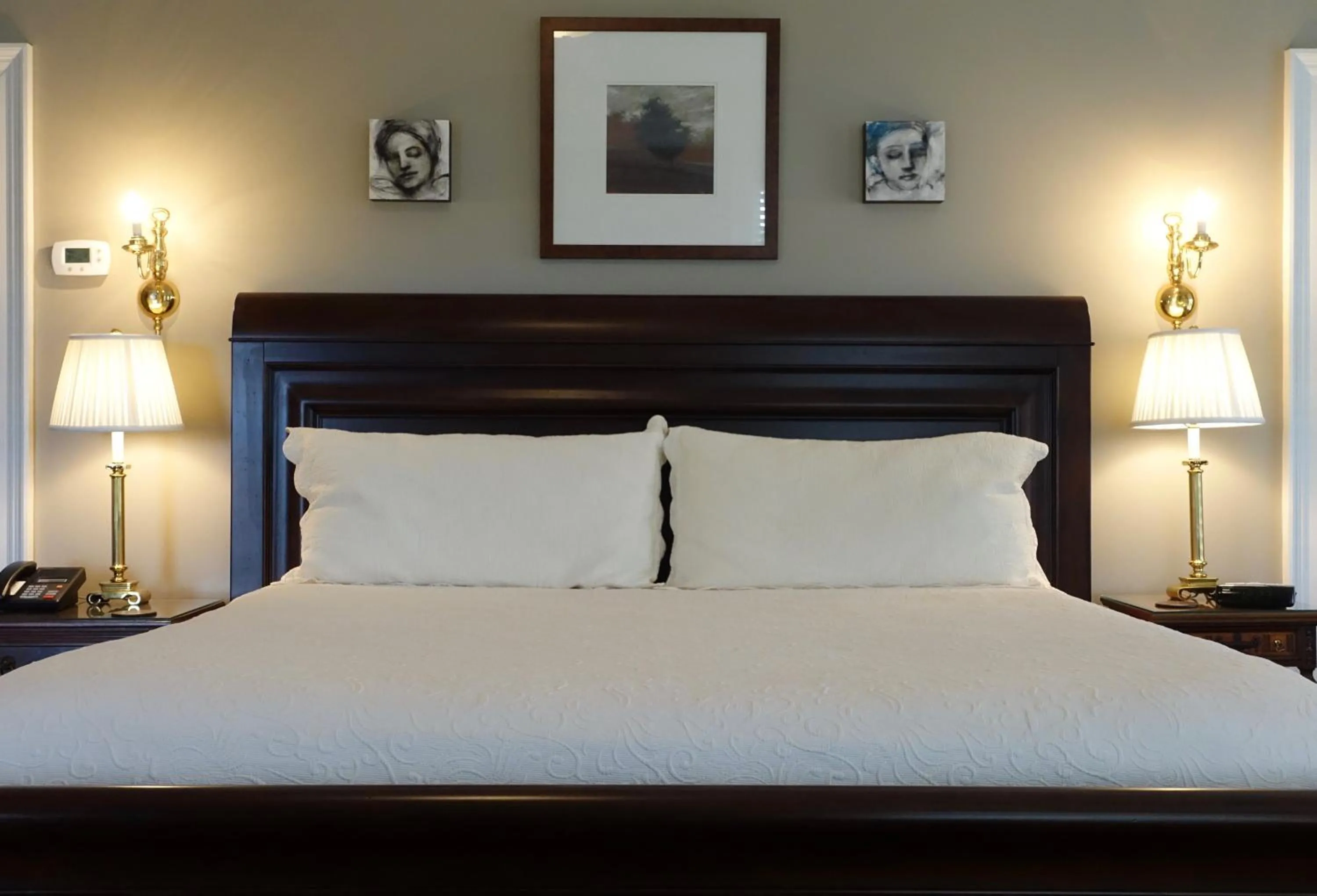 Bed in Bluff View Inn