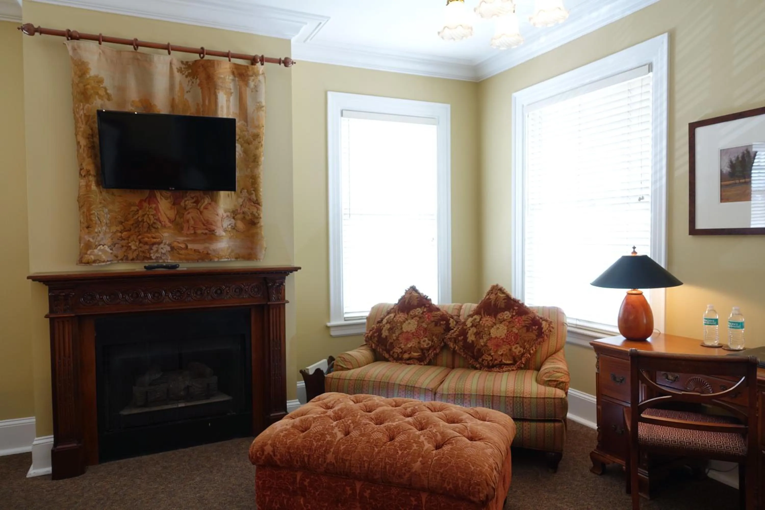 Seating area in Bluff View Inn