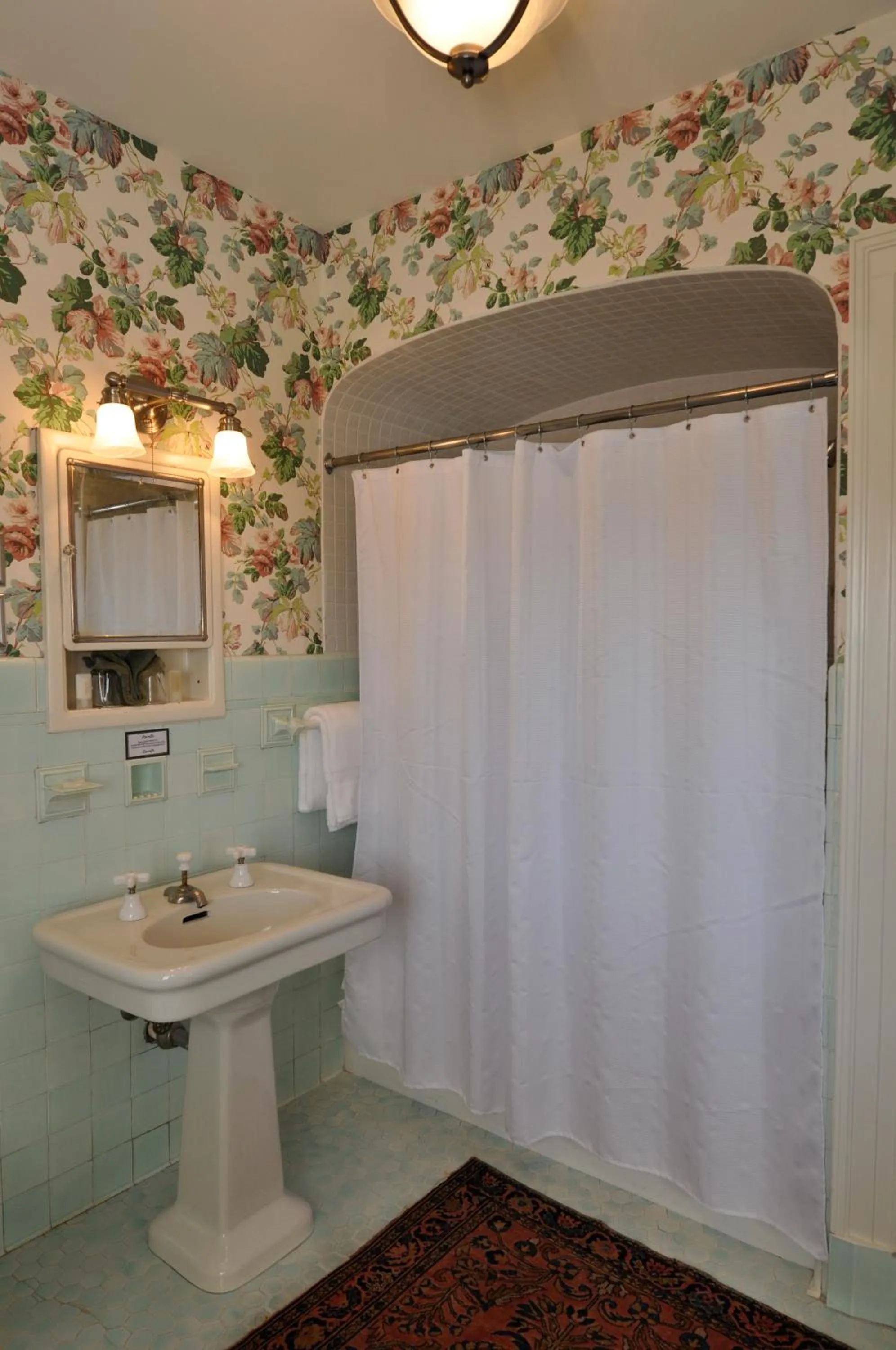 Bathroom in Bluff View Inn