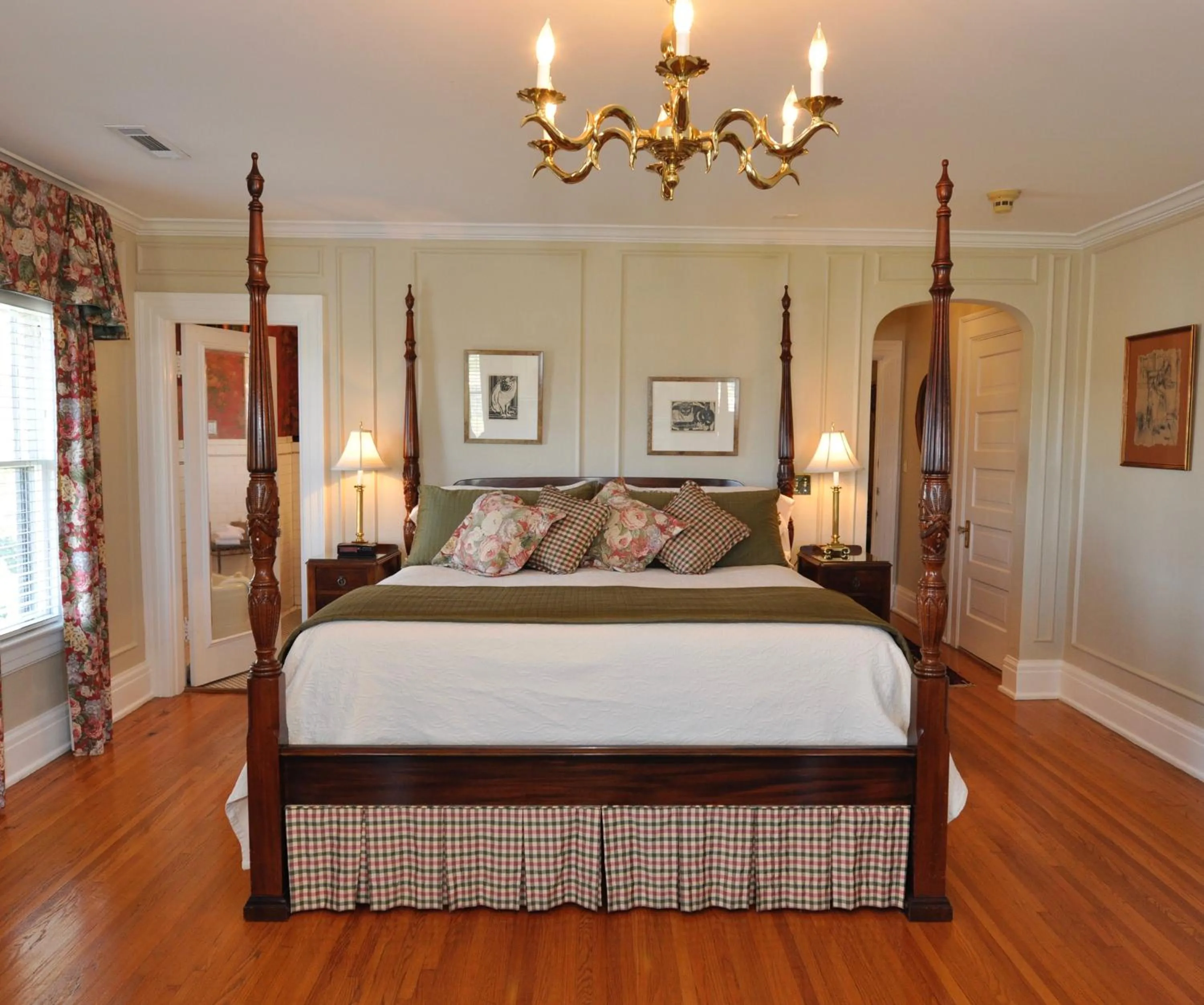 Bed in Bluff View Inn