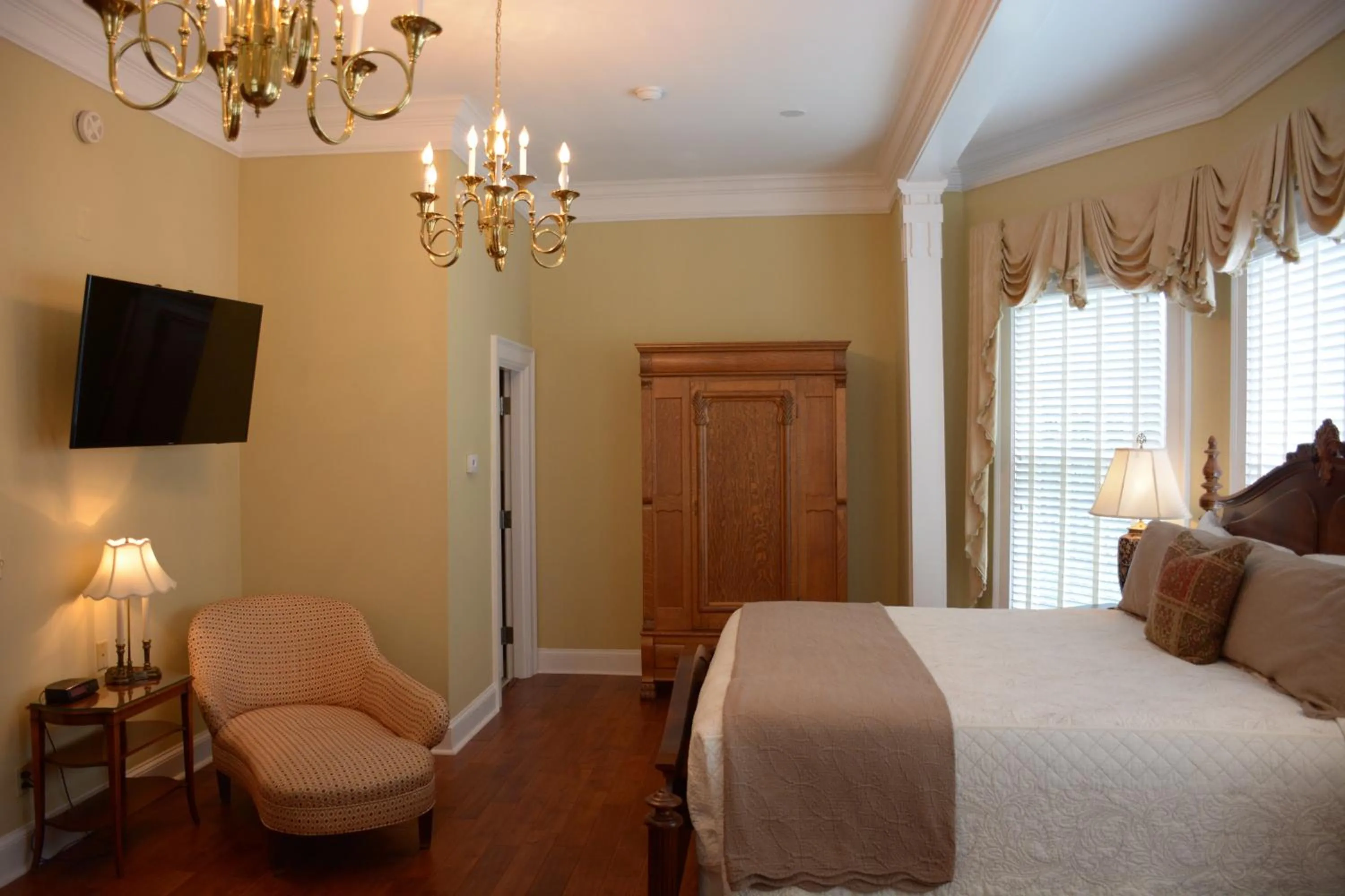 Bed in Bluff View Inn