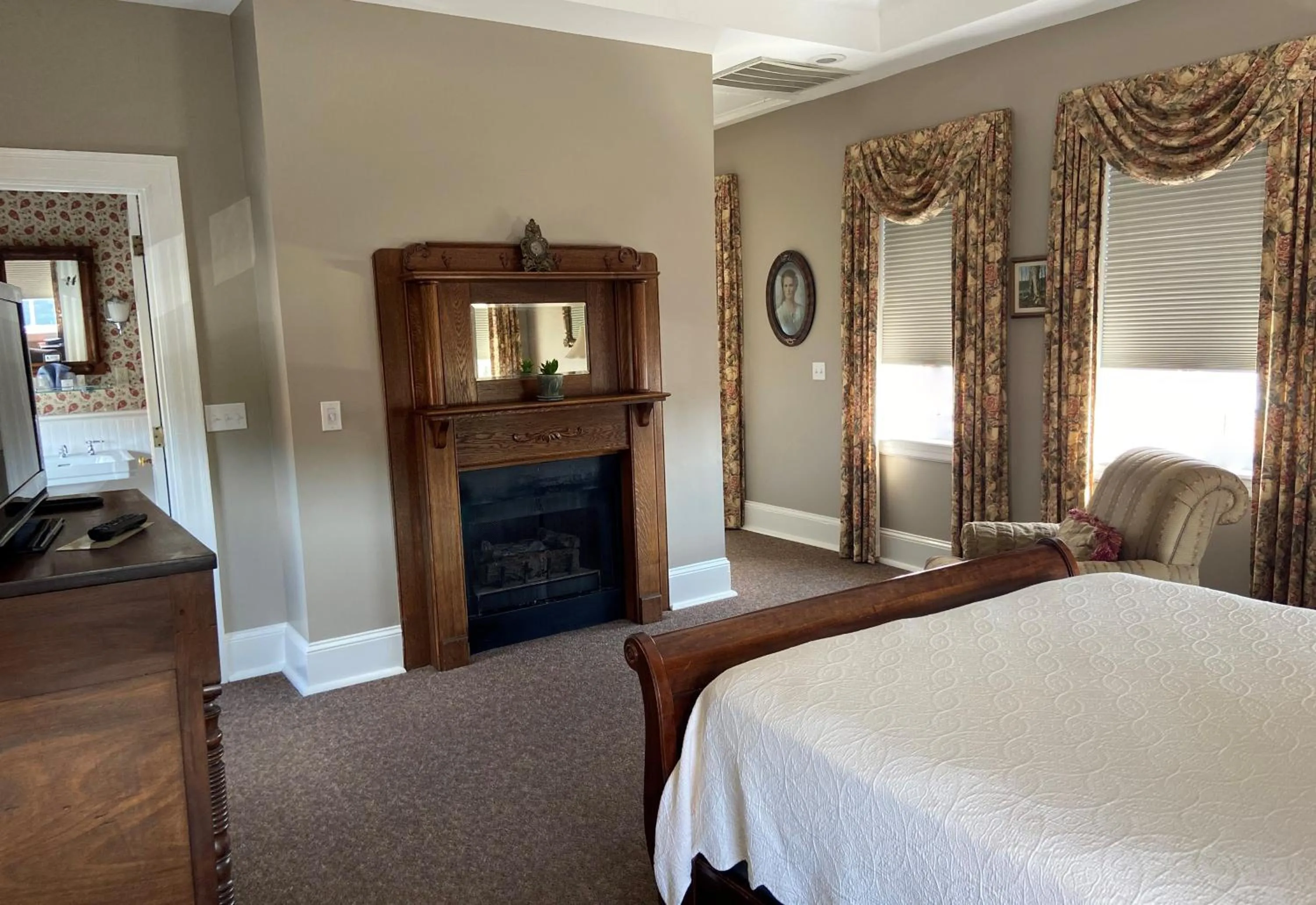 Bed in Bluff View Inn