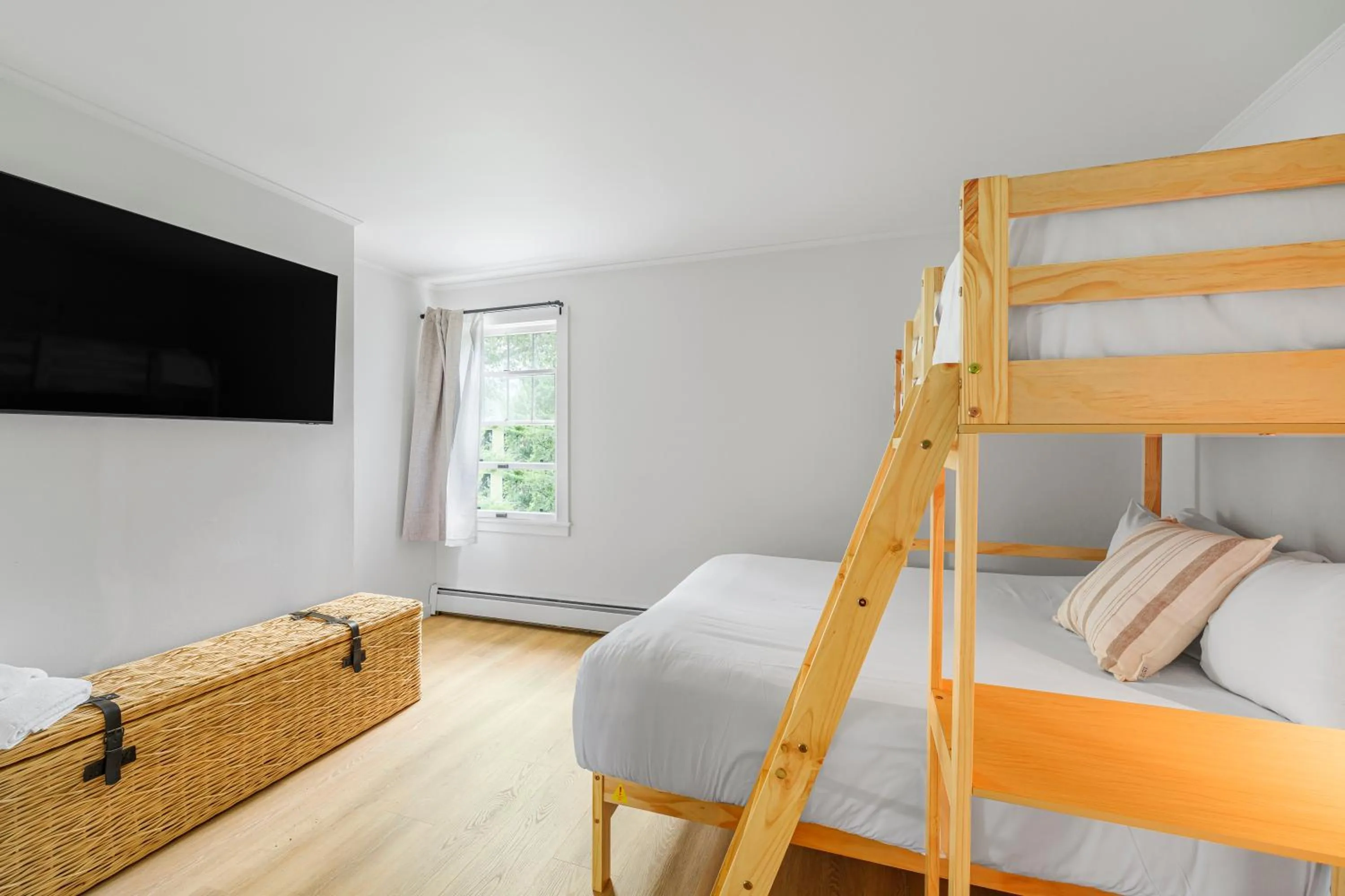 Bed in Aspen at Manchester