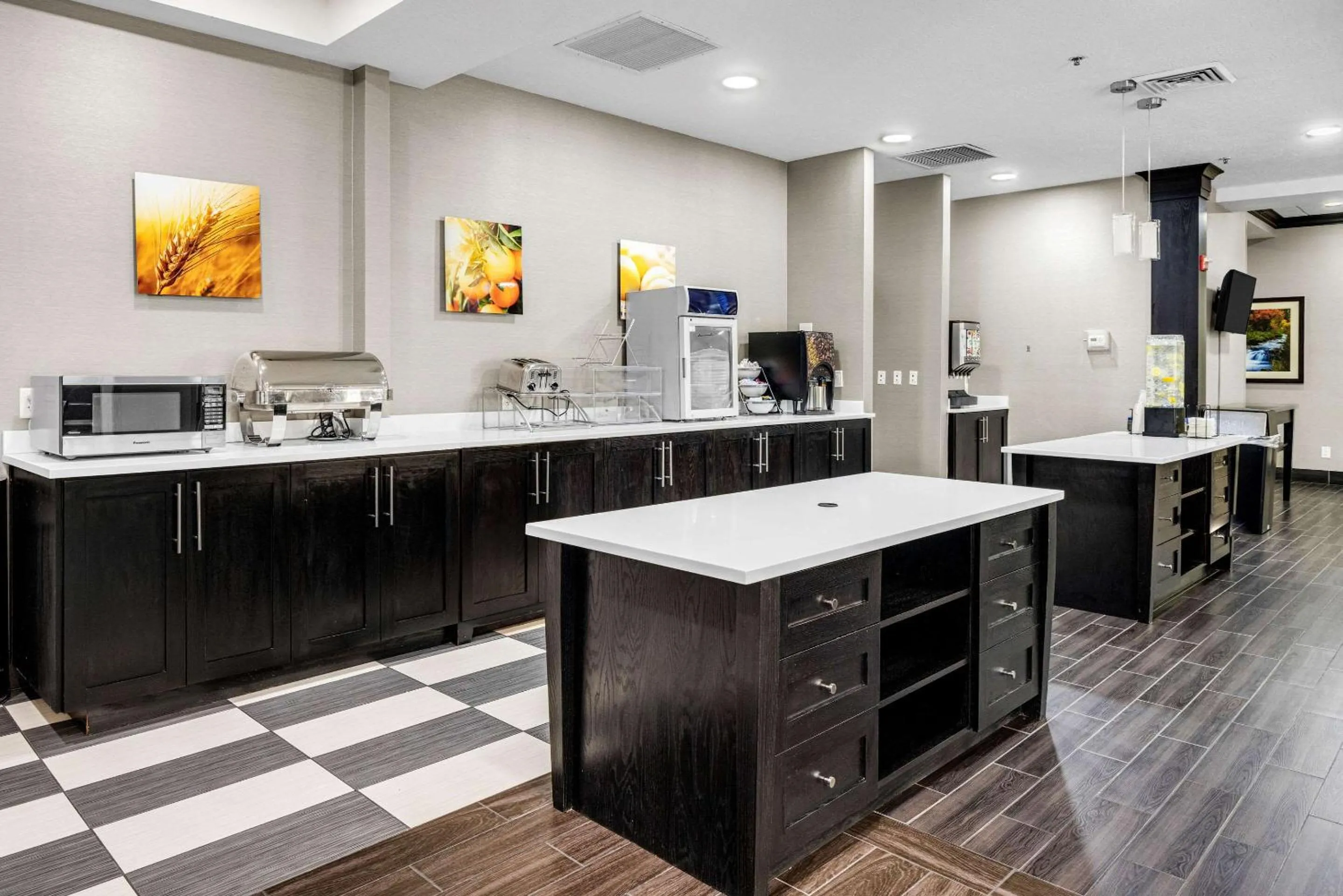 Breakfast in Comfort Inn & Suites Logan Near University