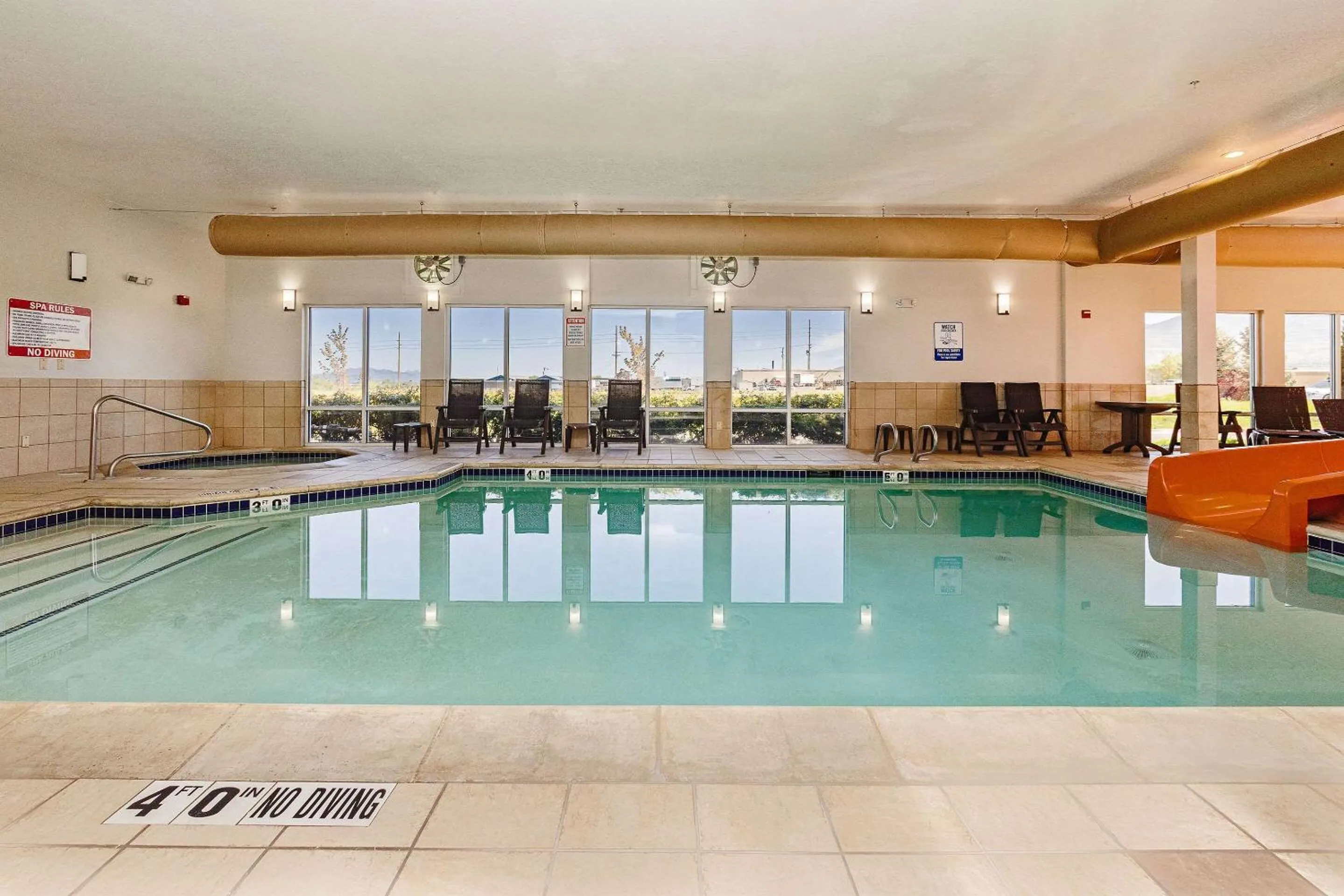 Swimming pool in Comfort Inn & Suites Logan Near University