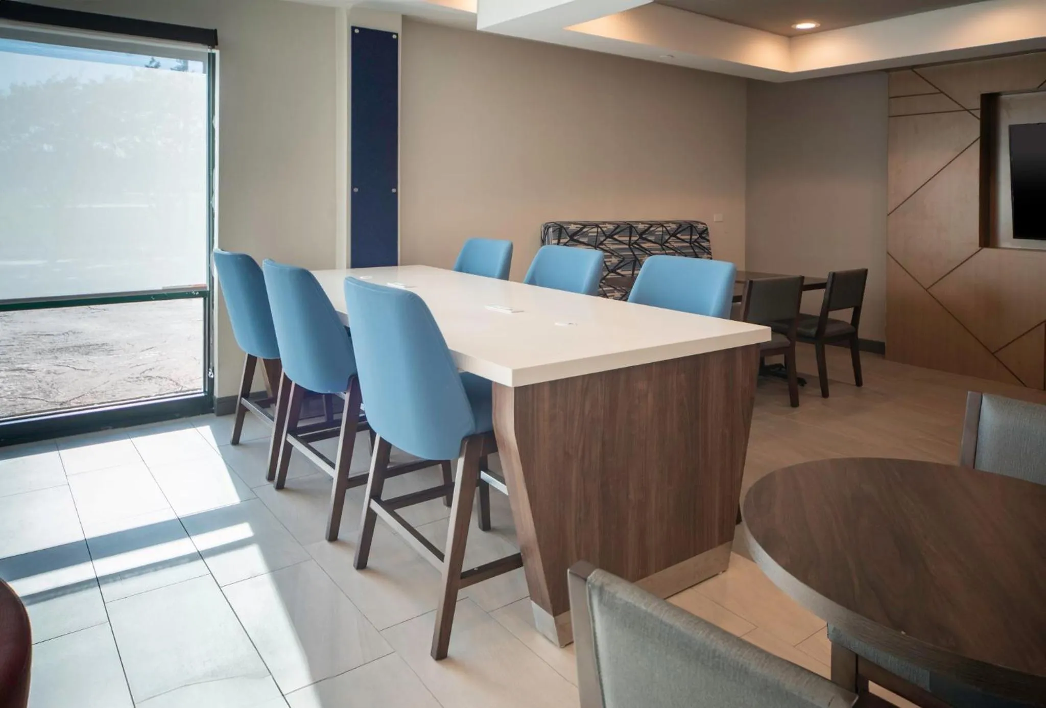 Breakfast in Holiday Inn Express Suites Little Rock West by IHG