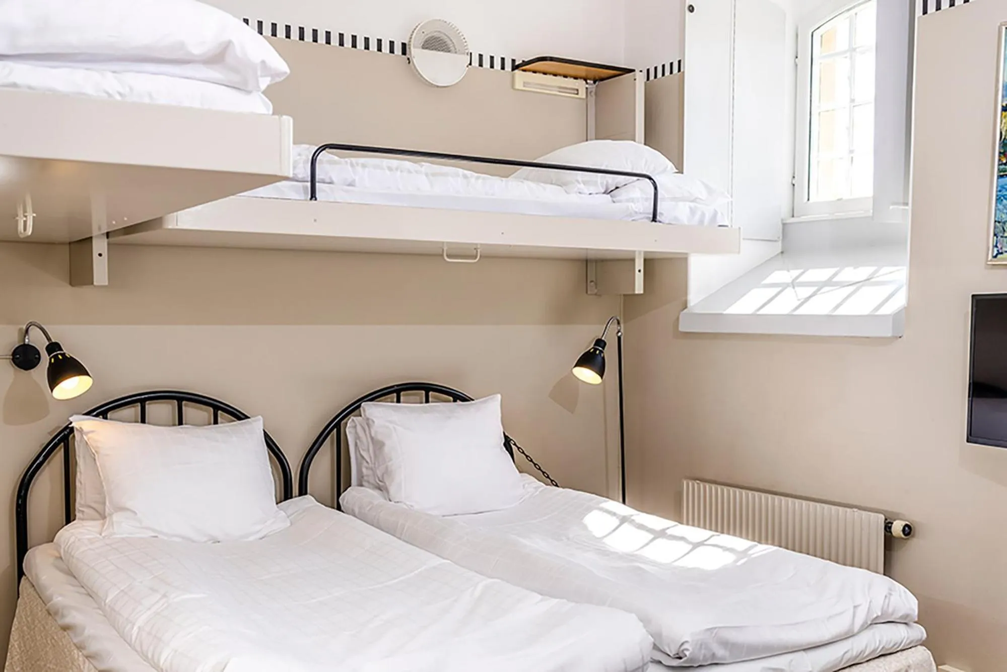 Bed in Långholmen Hotell