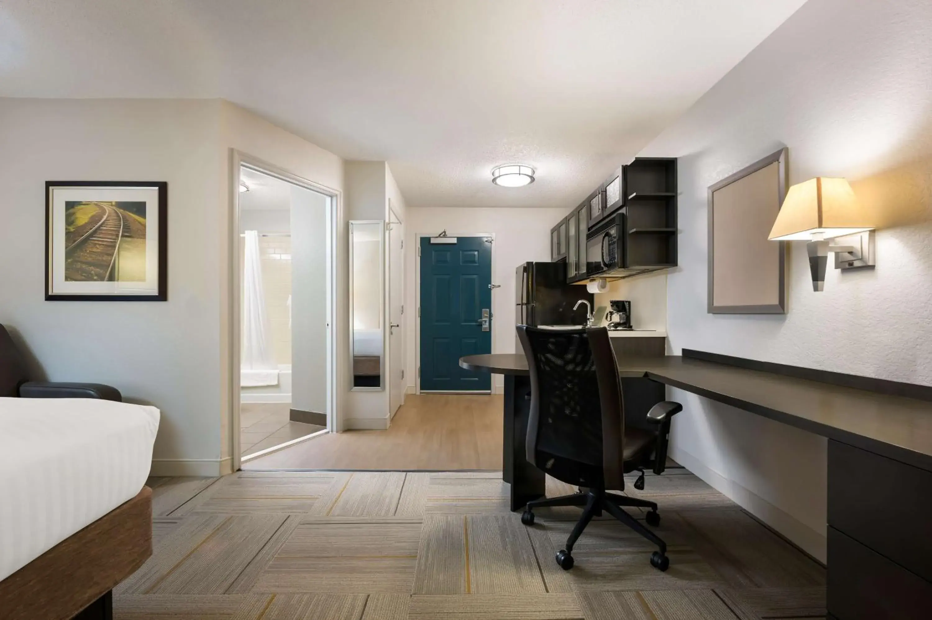 Studio Suite Queen in Sonesta Simply Suites Huntsville Research Park Studio Suite Queen in Sonesta Simply Suites Huntsville Research Park