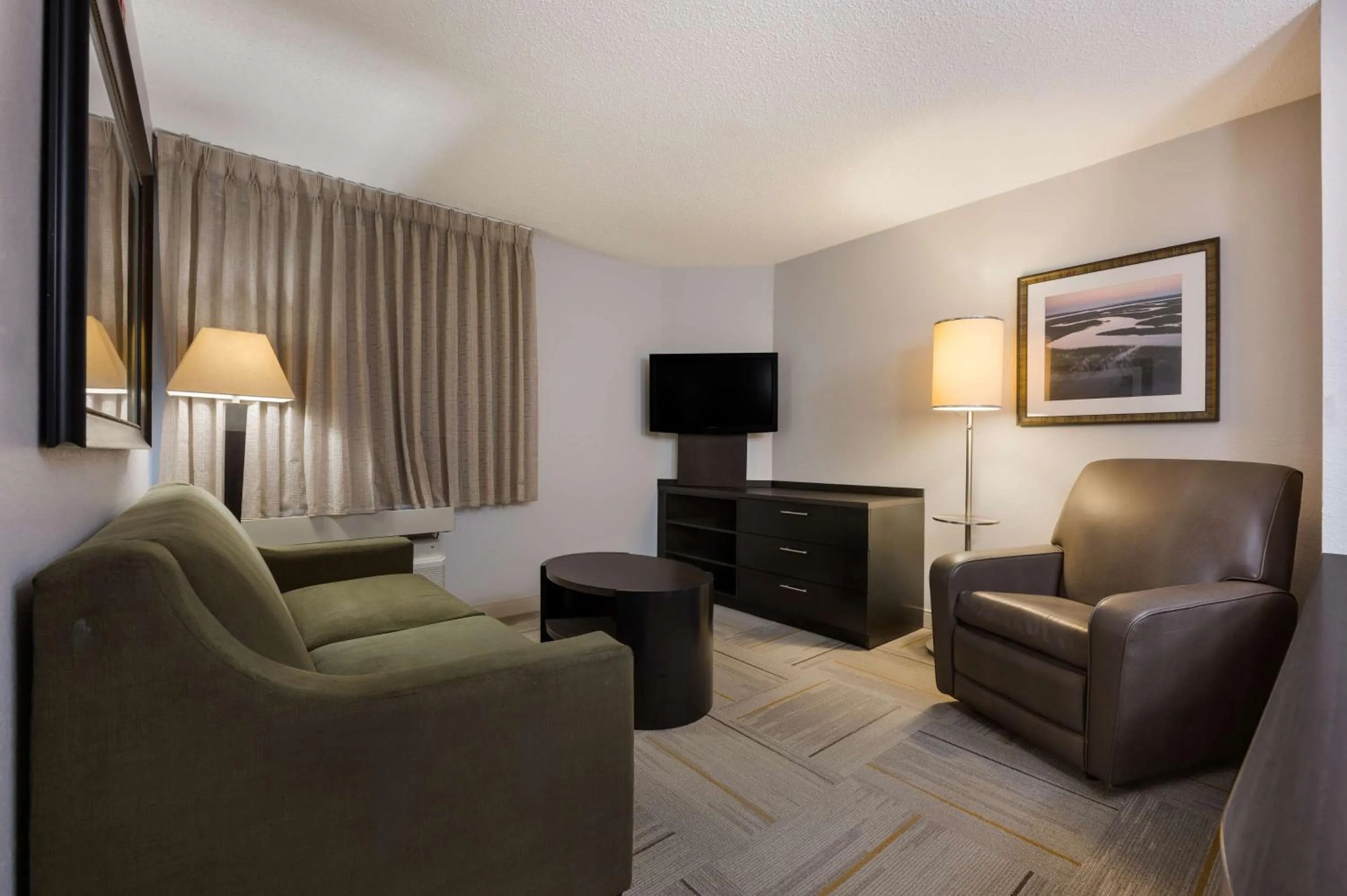 Living room in Sonesta Simply Suites Huntsville Research Park