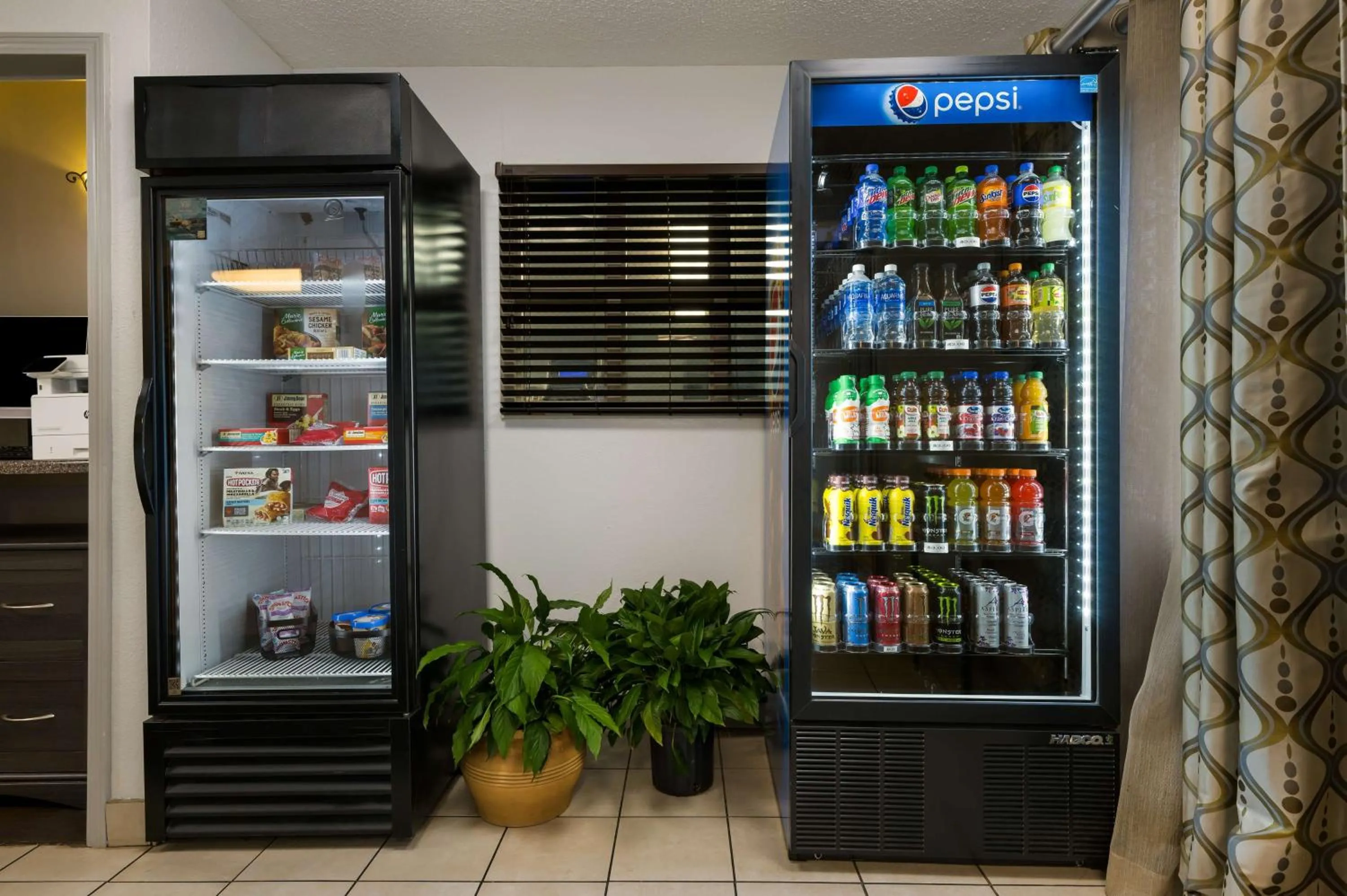 Property building in Sonesta Simply Suites Huntsville Research Park