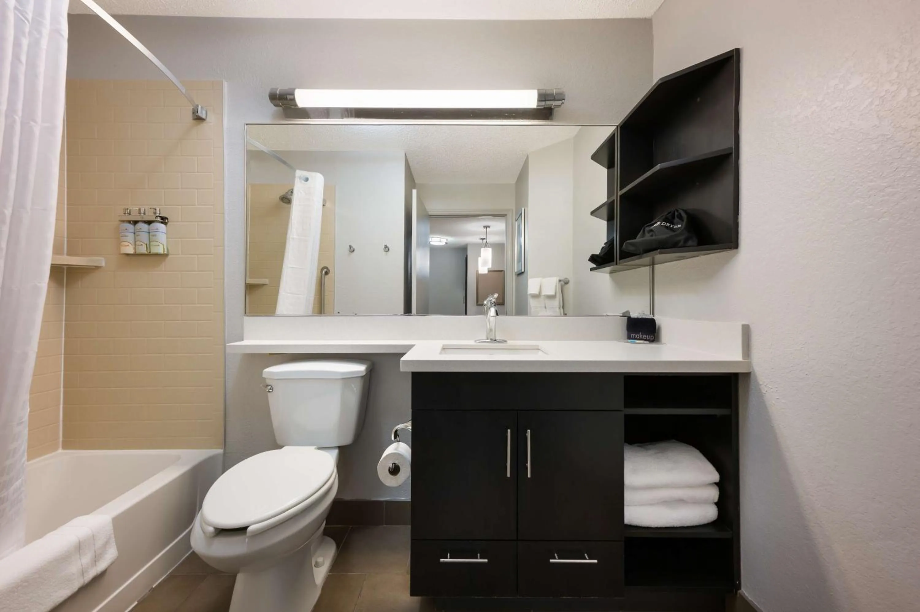 Bathroom in Sonesta Simply Suites Huntsville Research Park