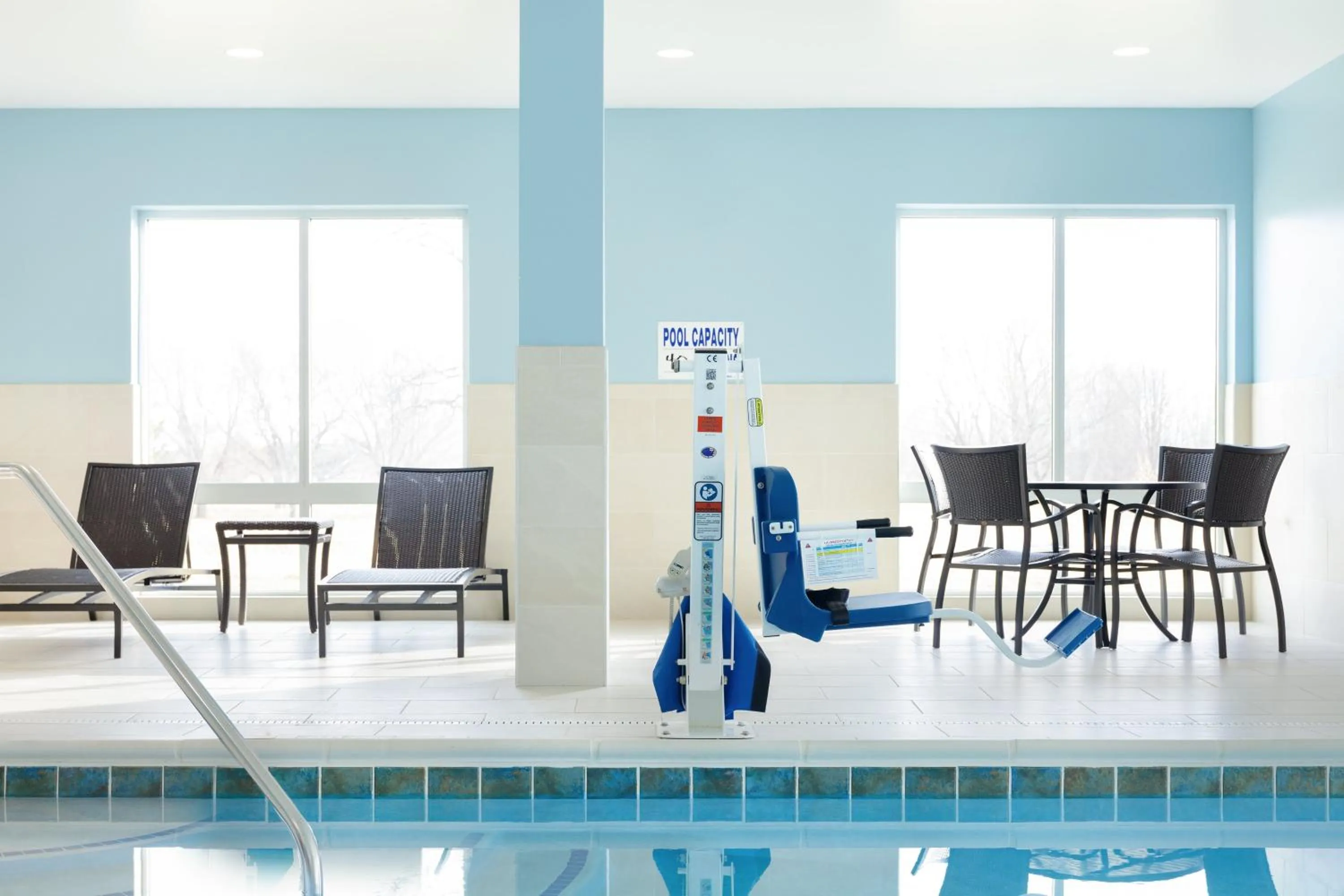 Swimming pool in Holiday Inn Express Hotel & Suites Chehalis - Centralia by IHG