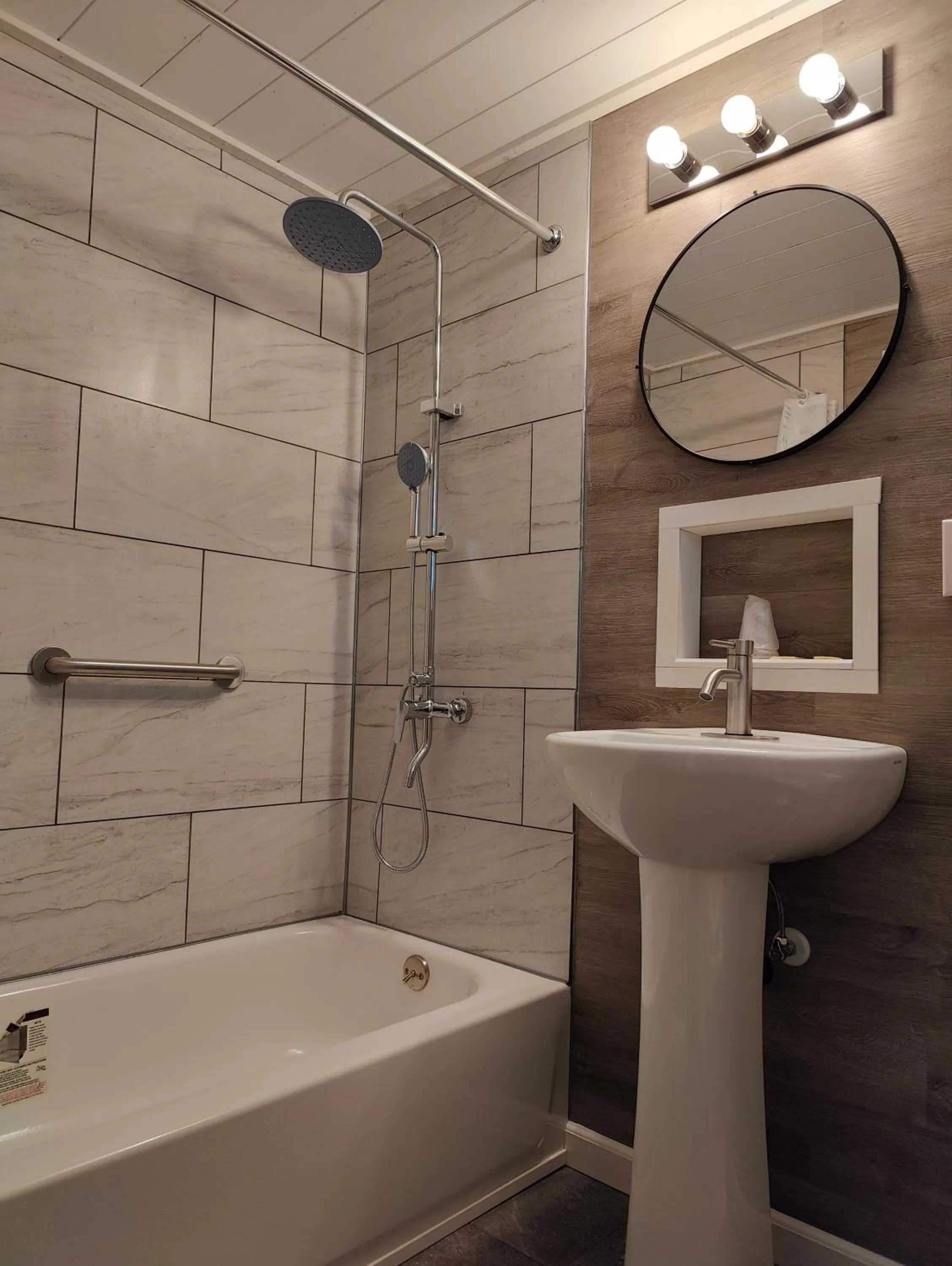 Bathroom in Melody Motor Lodge