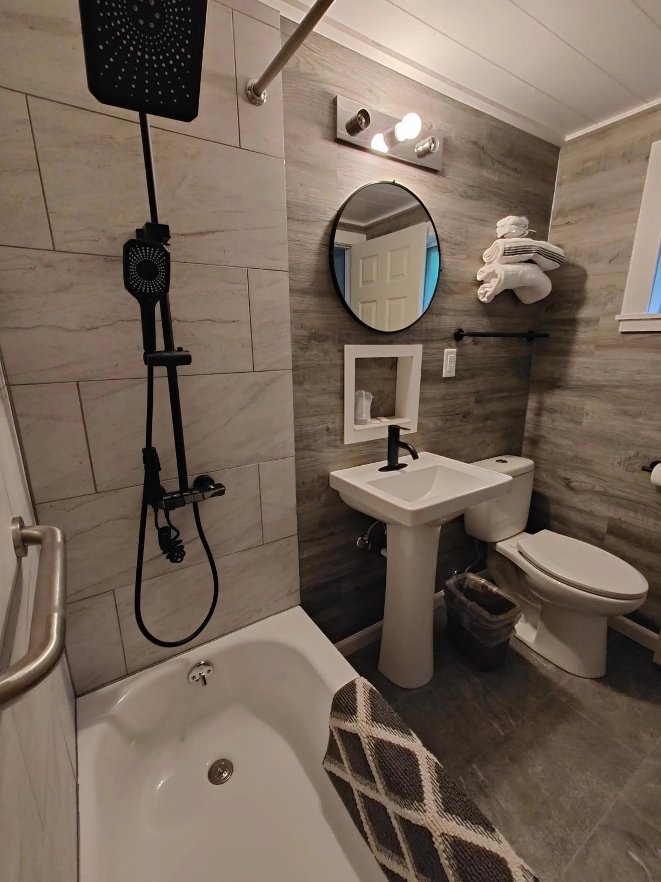 Bathroom in Melody Motor Lodge