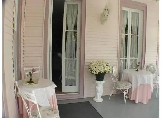 Facade/entrance in Walden on the Pond