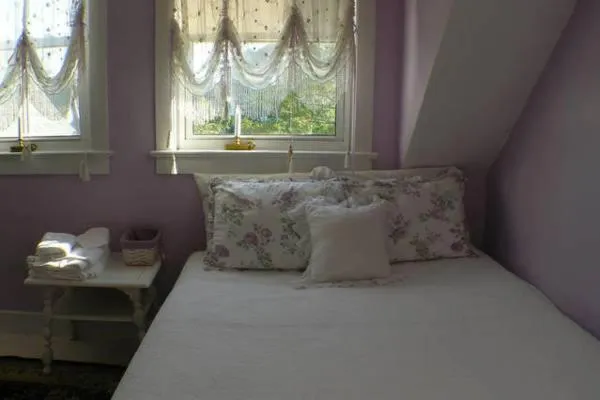 Bed in Walden on the Pond