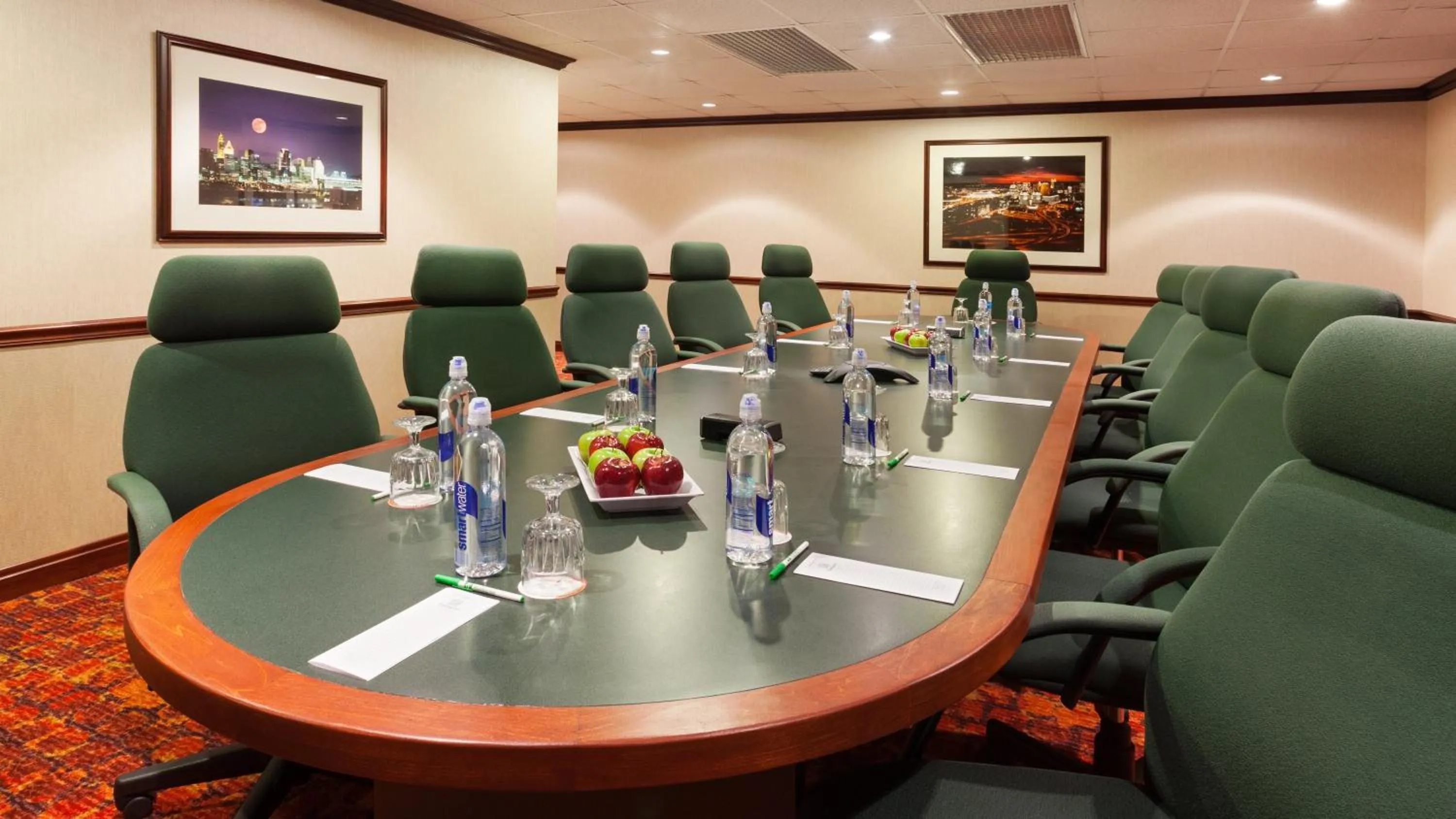 Meeting/conference room in Holiday Inn Cincinnati Airport by IHG
