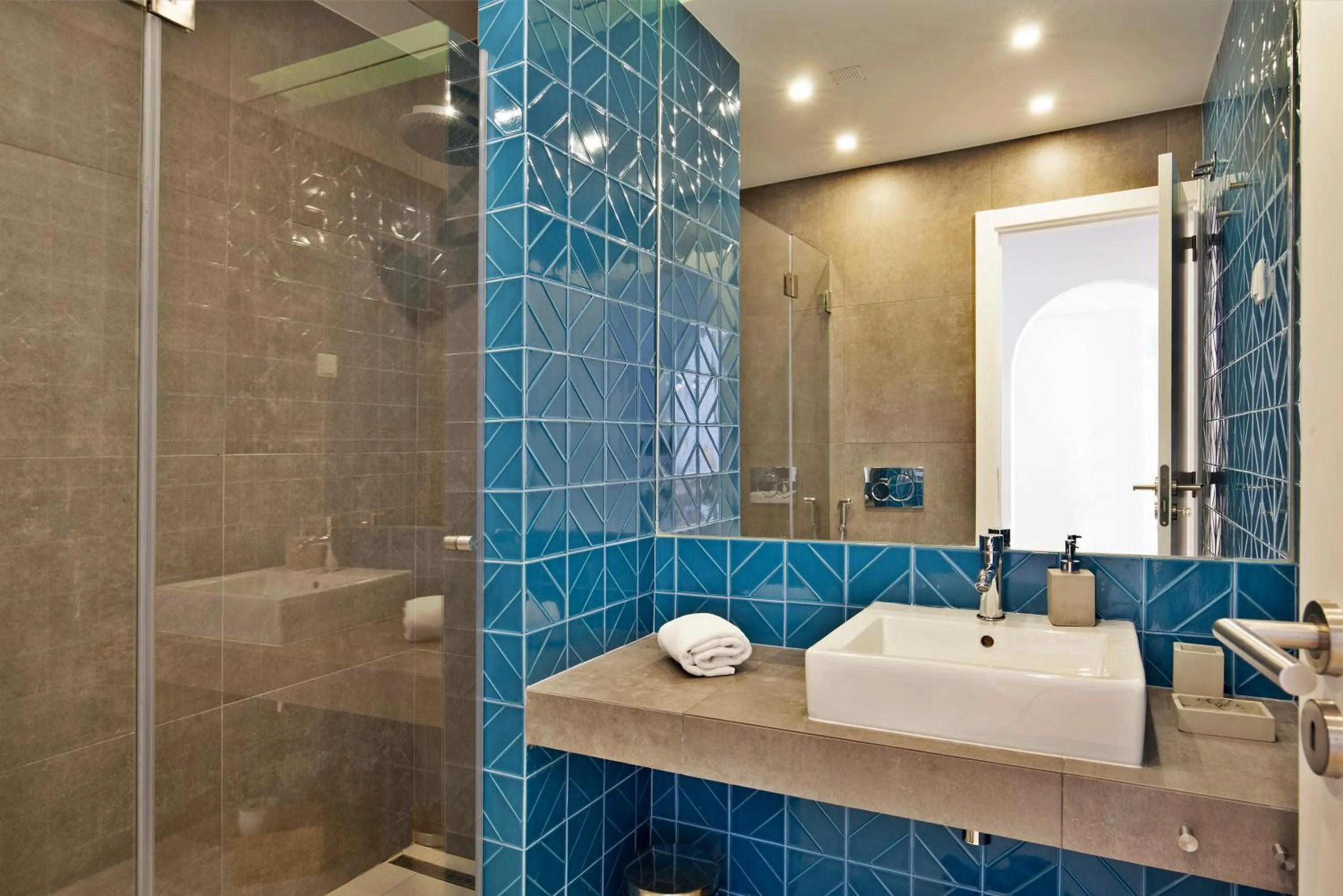 Shower in The Salty Lodge