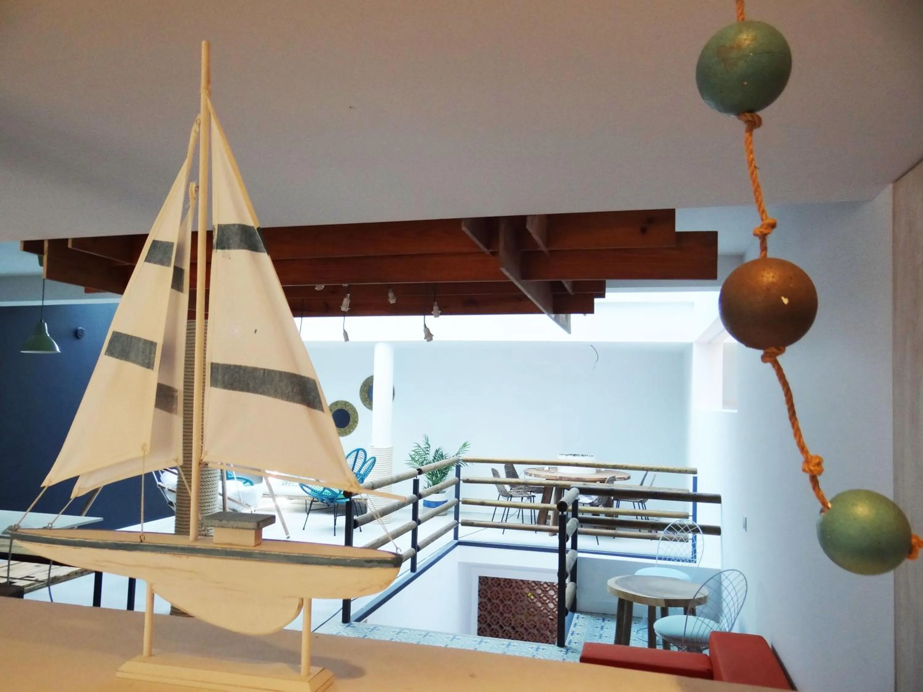 Communal lounge/ TV room in The Salty Lodge