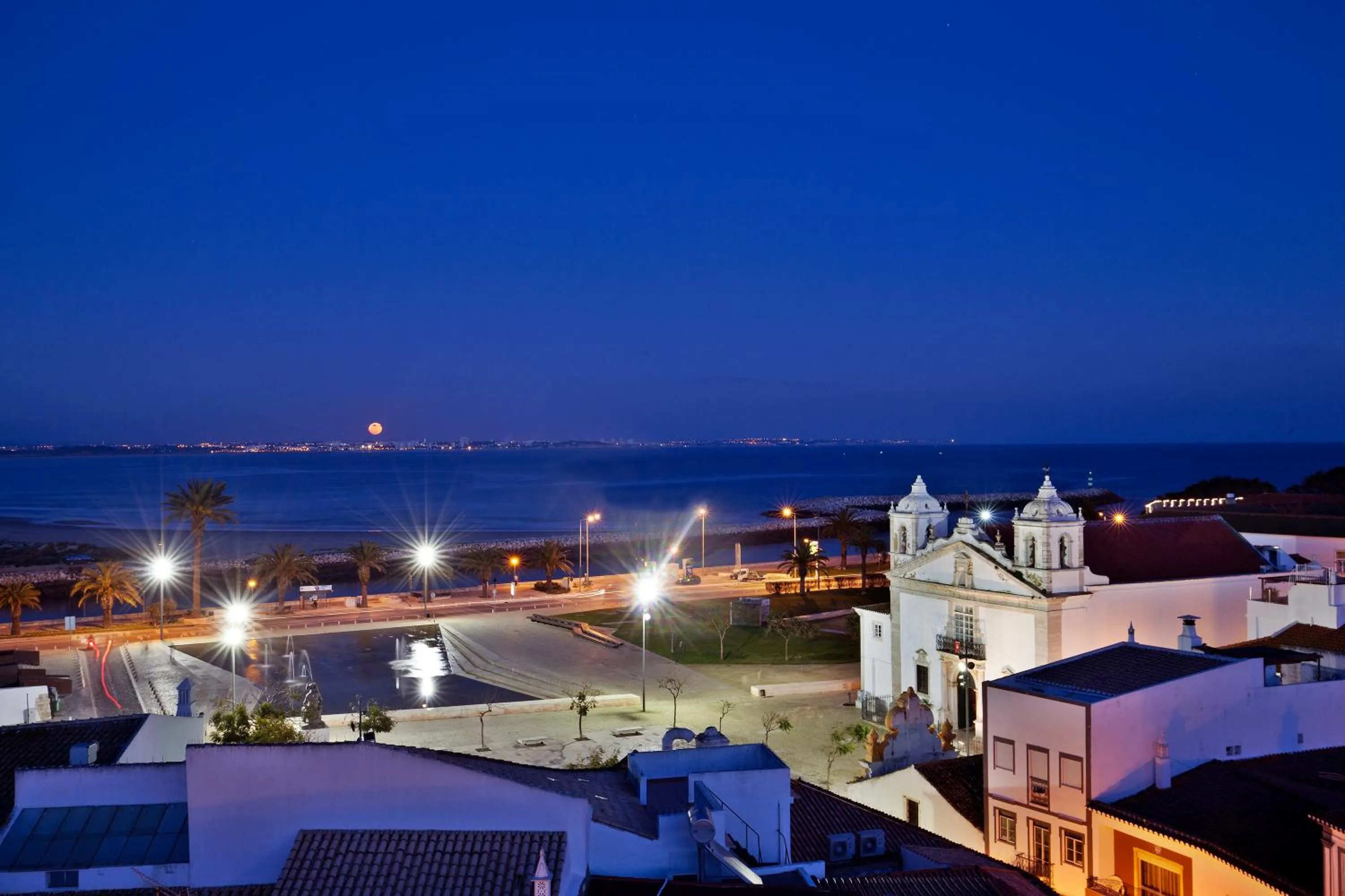 Night in The Salty Lodge