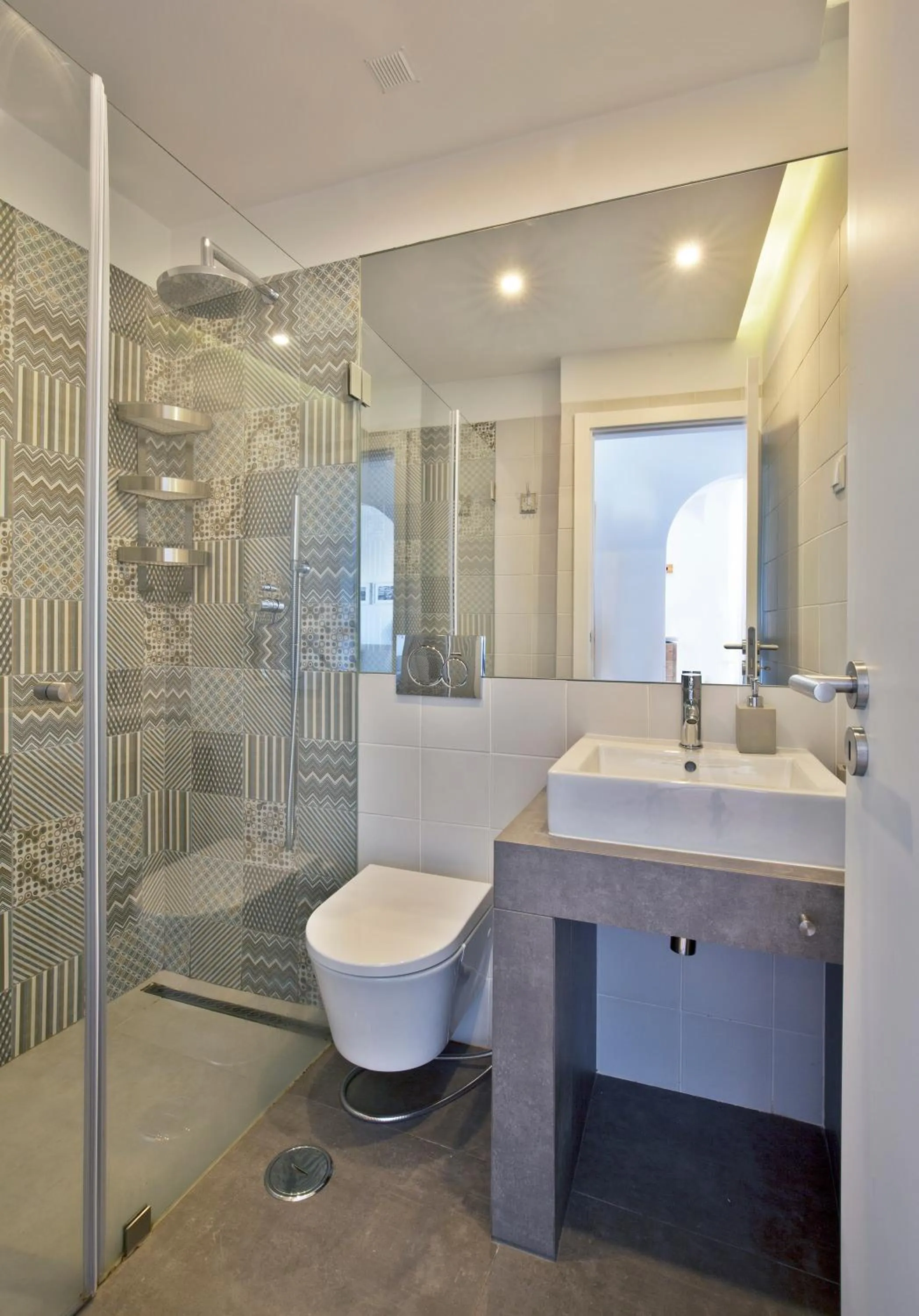 Shower in The Salty Lodge