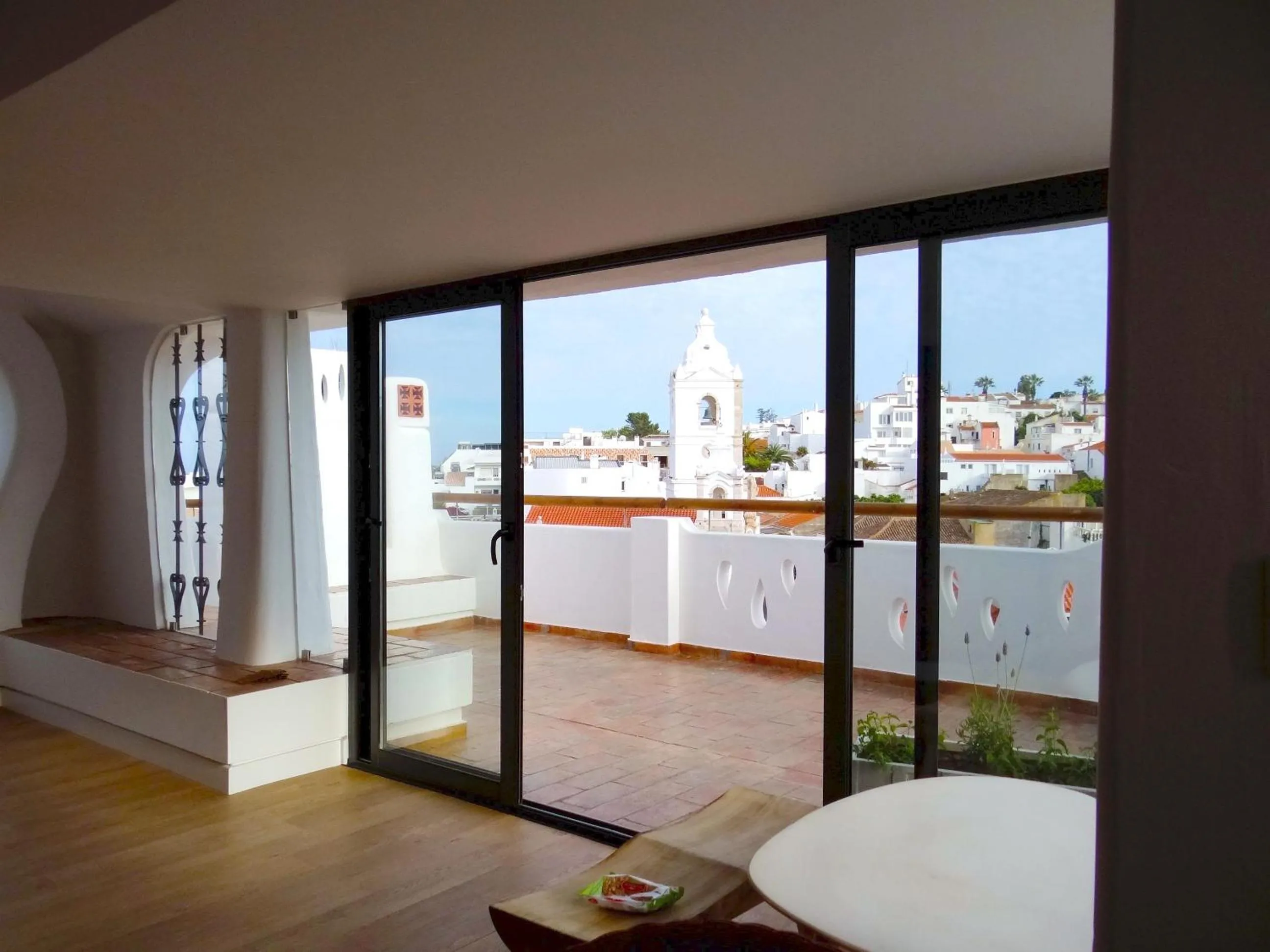 Lounge or bar, Bed in The Salty Lodge