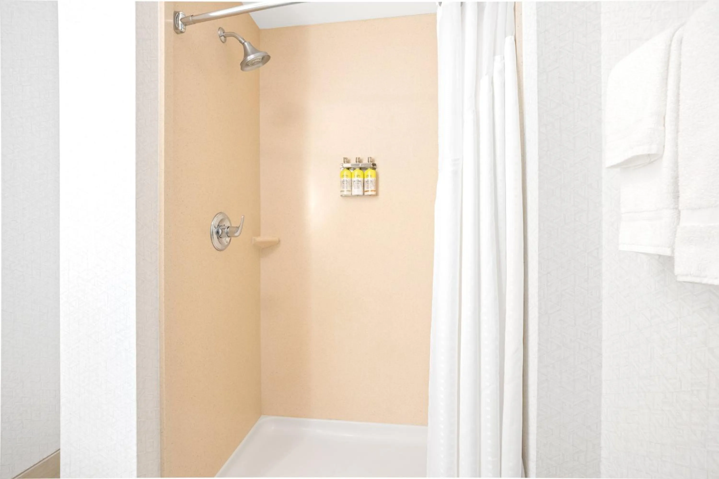 Photo of the whole room in Holiday Inn Express Hotel & Suites Marysville by IHG