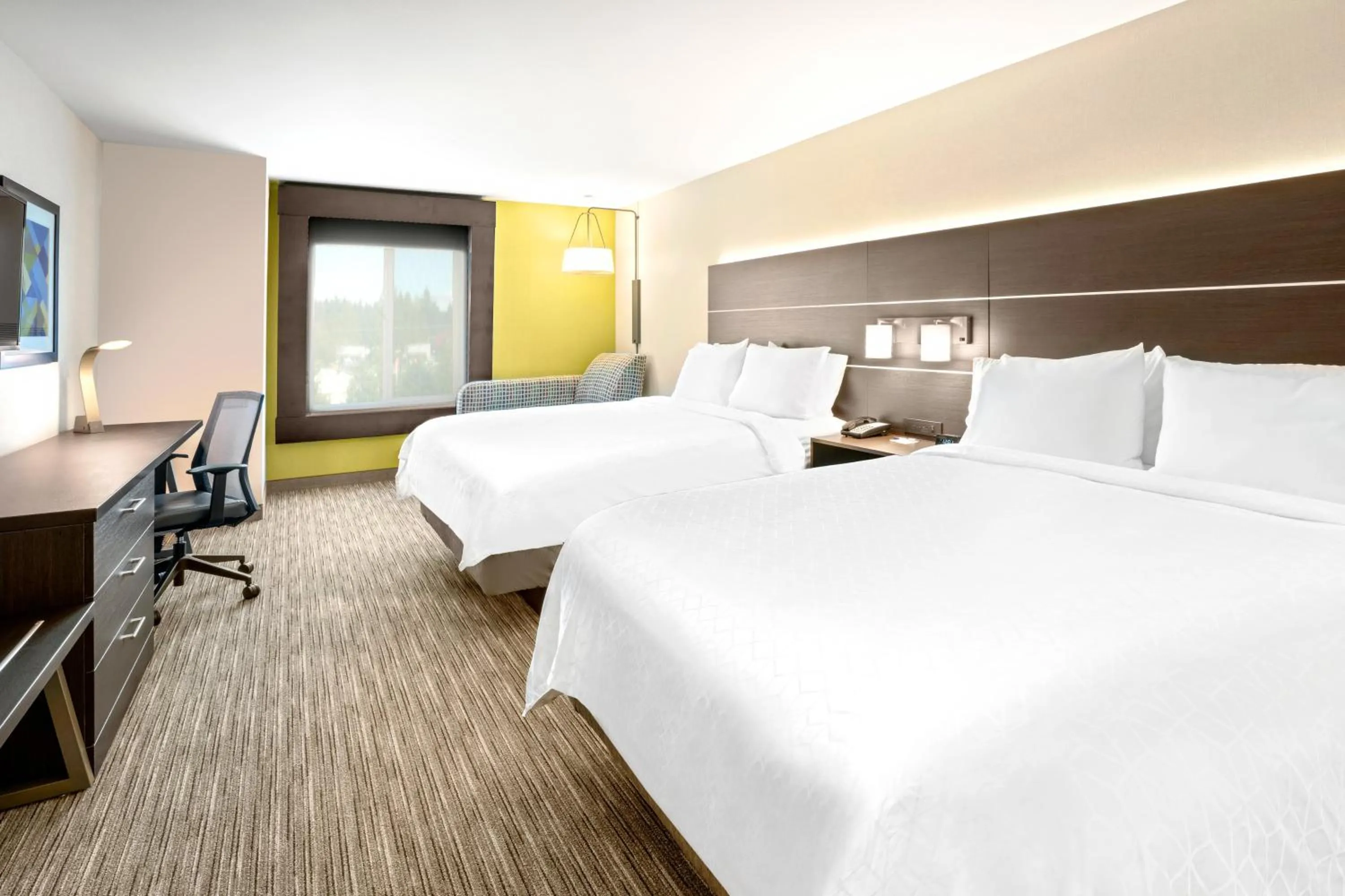 Photo of the whole room, Bed in Holiday Inn Express Hotel & Suites Marysville by IHG