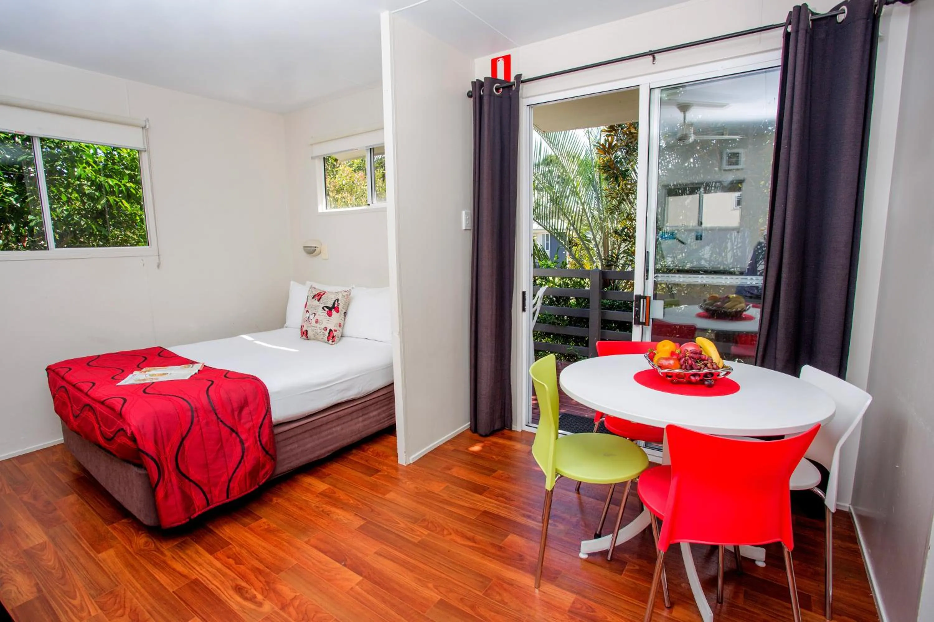 Dining area, Bed in BIG4 Gold Coast Holiday Park