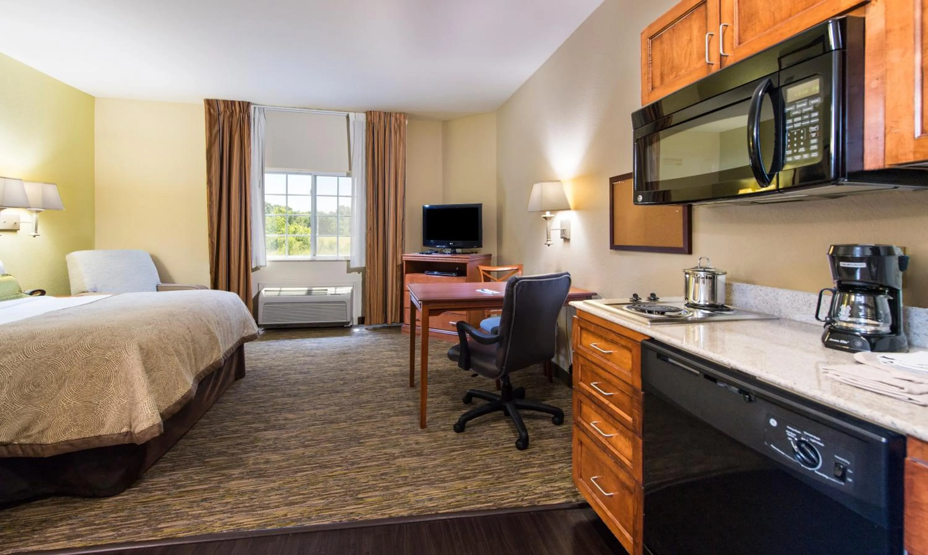 Bedroom in Candlewood Suites Macon by IHG