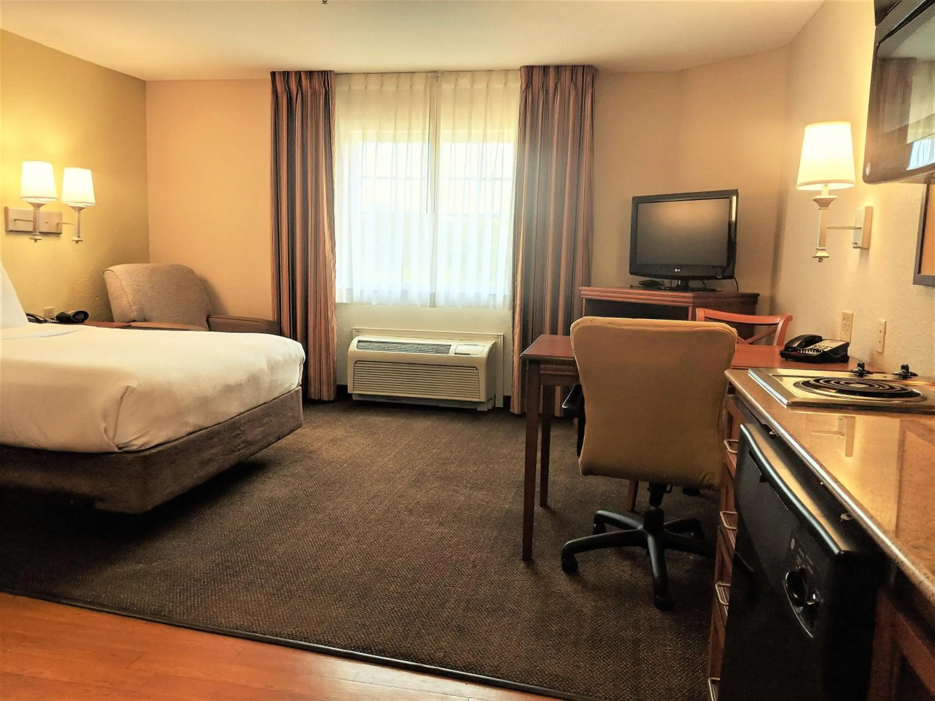 Studio Queen Suite in Candlewood Suites Macon by IHG Studio Queen Suite in Candlewood Suites Macon by IHG