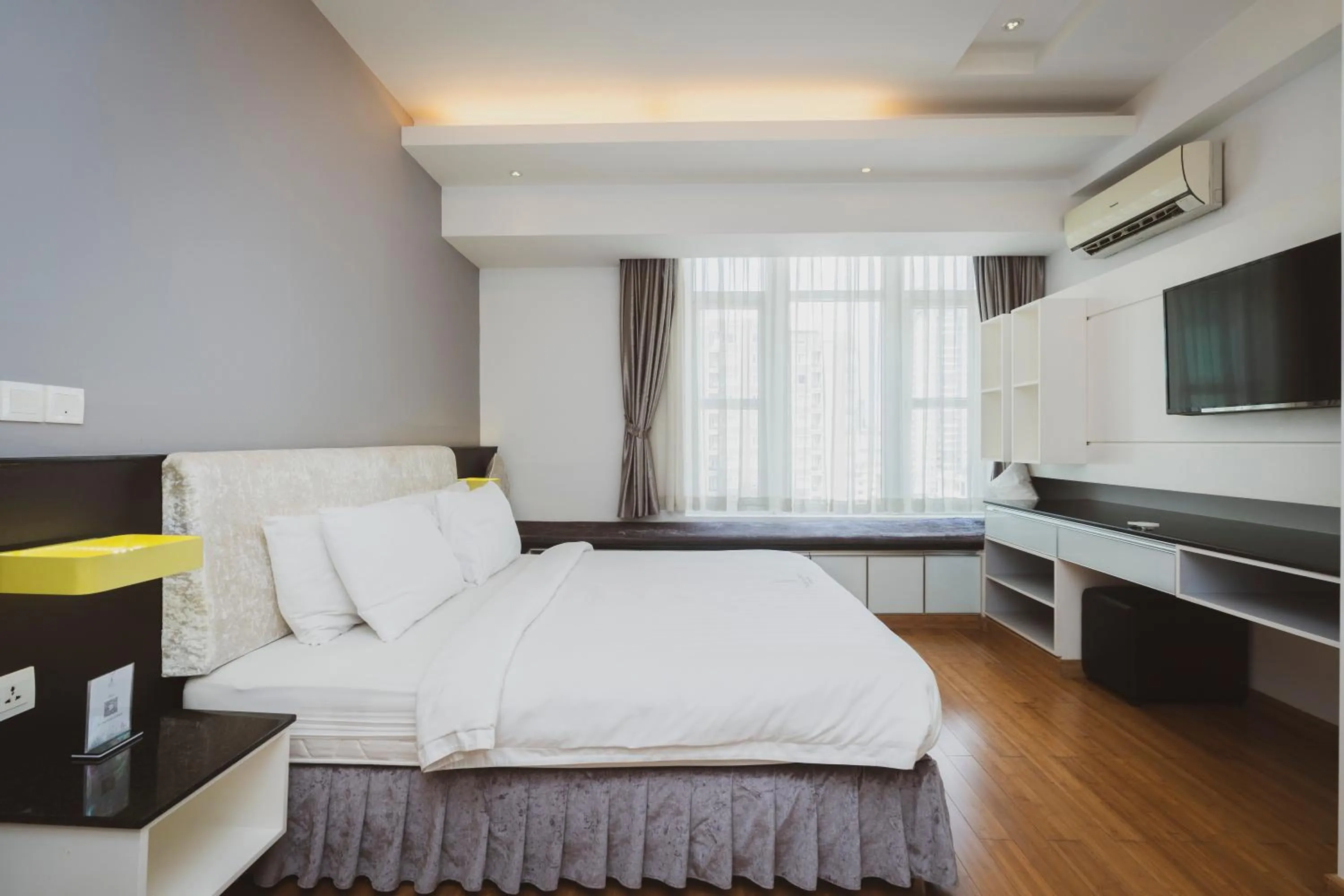 Bedroom, Bed in Naki Suites @ Silvertown