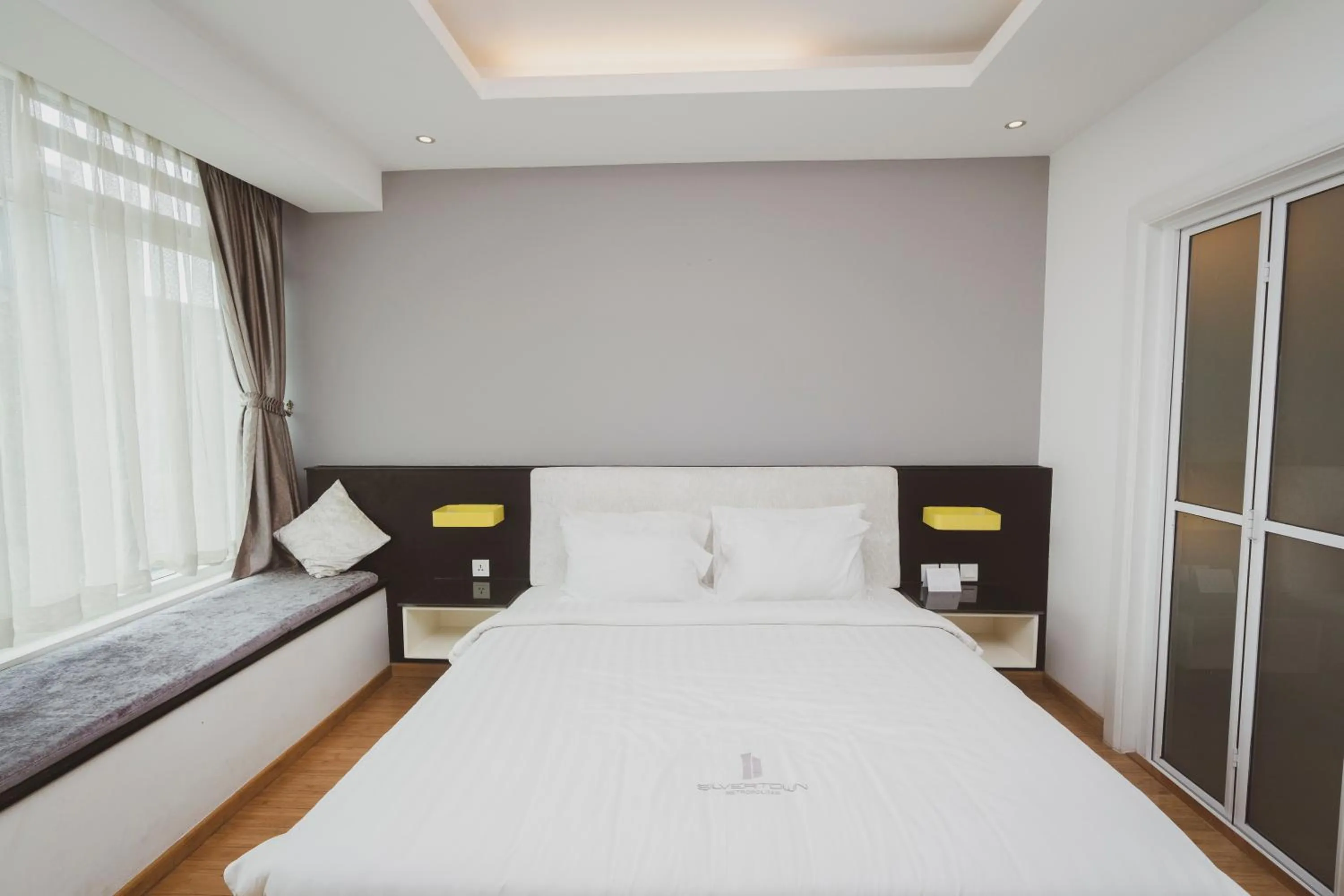 Bedroom, Bed in Naki Suites @ Silvertown