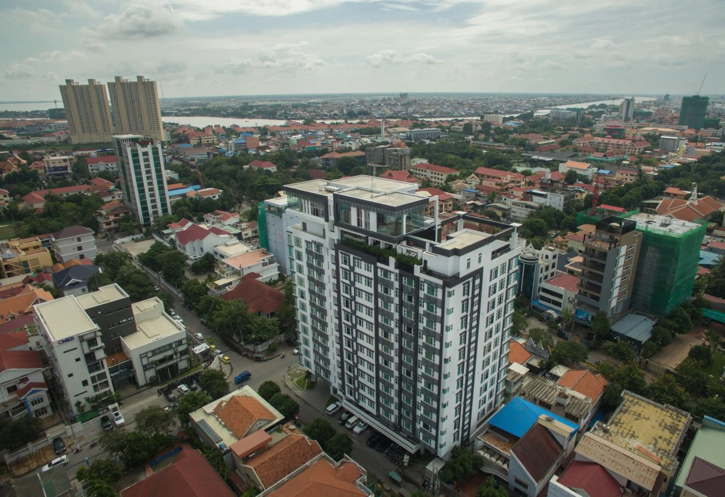 Restaurant/places to eat in Naki Suites @ Silvertown