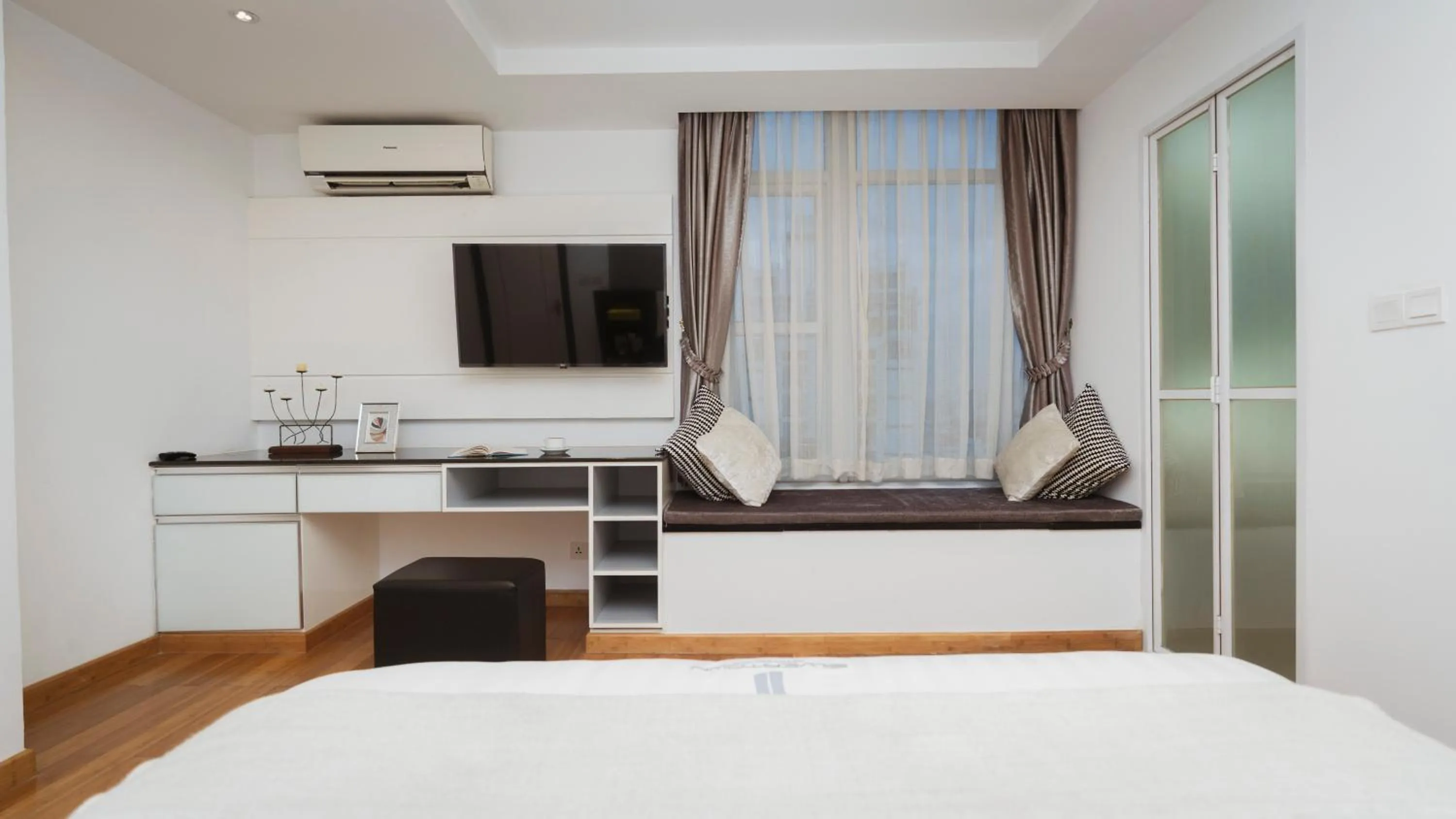 Bedroom, Bed in Naki Suites @ Silvertown