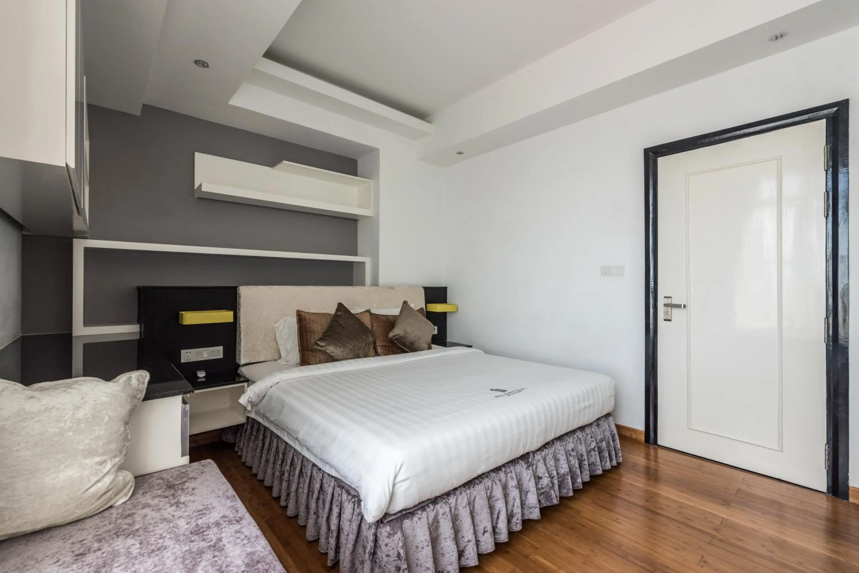 Bedroom, Bed in Naki Suites @ Silvertown
