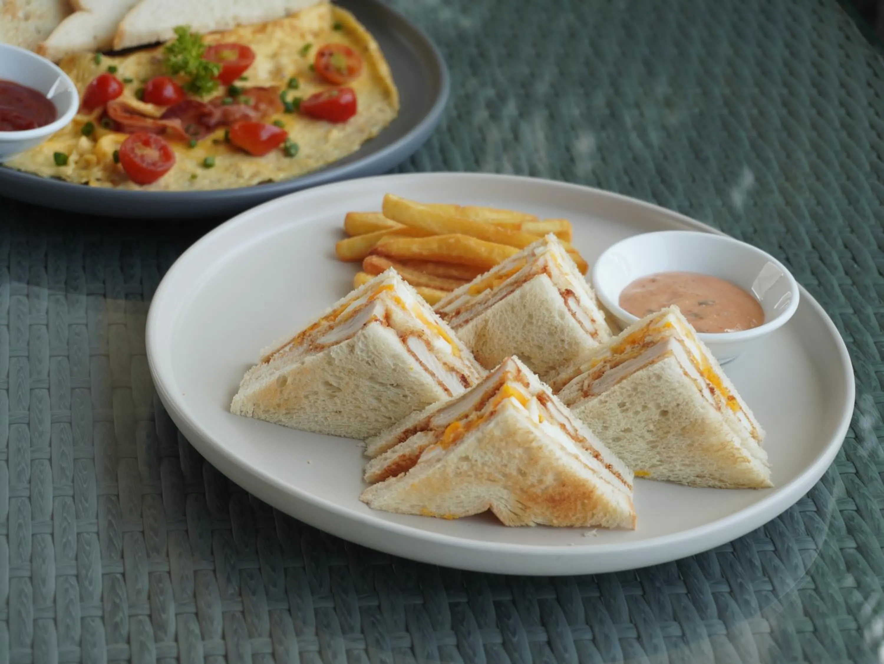 Restaurant/places to eat in Naki Suites @ Silvertown