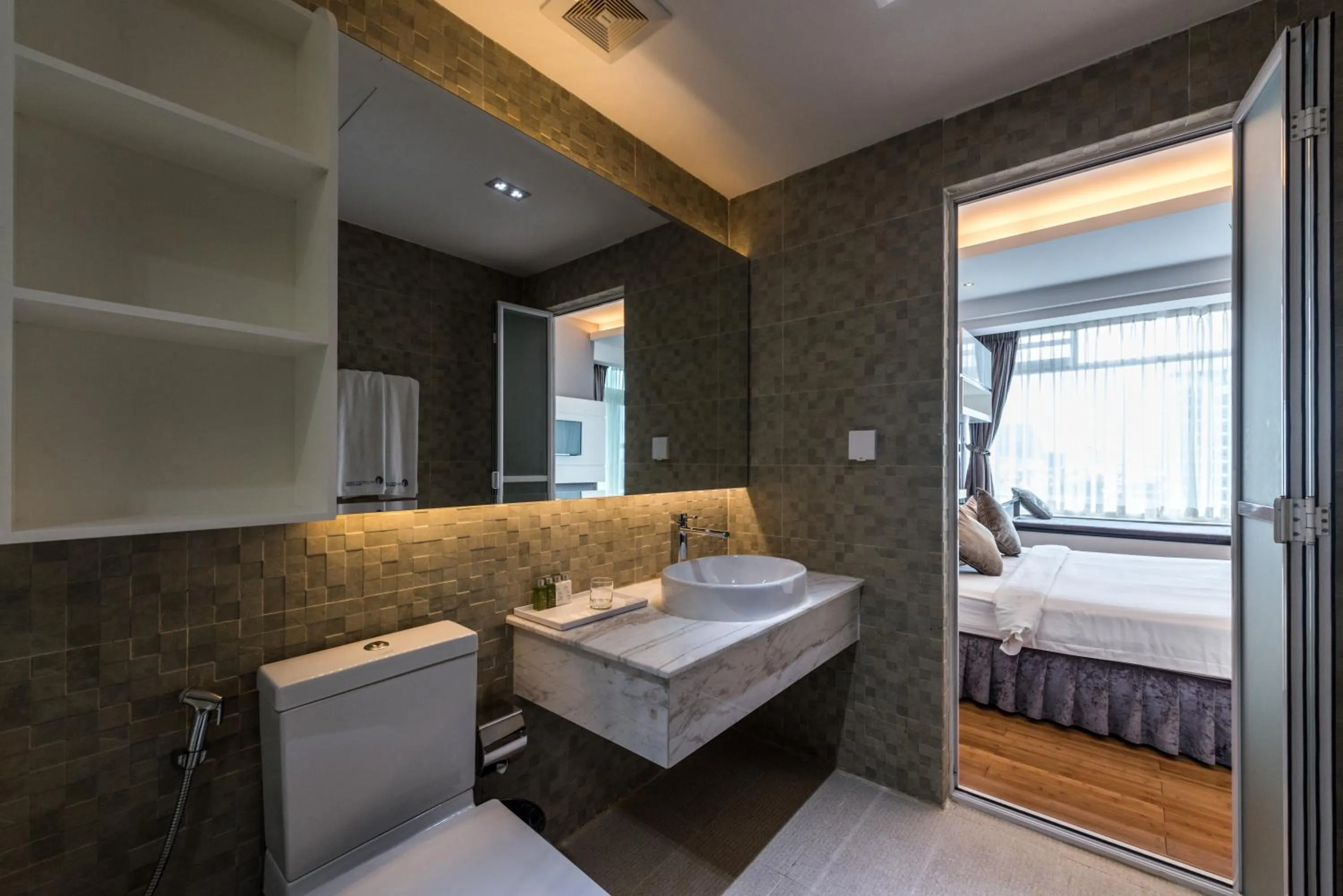 Bathroom, Bed in Naki Suites @ Silvertown