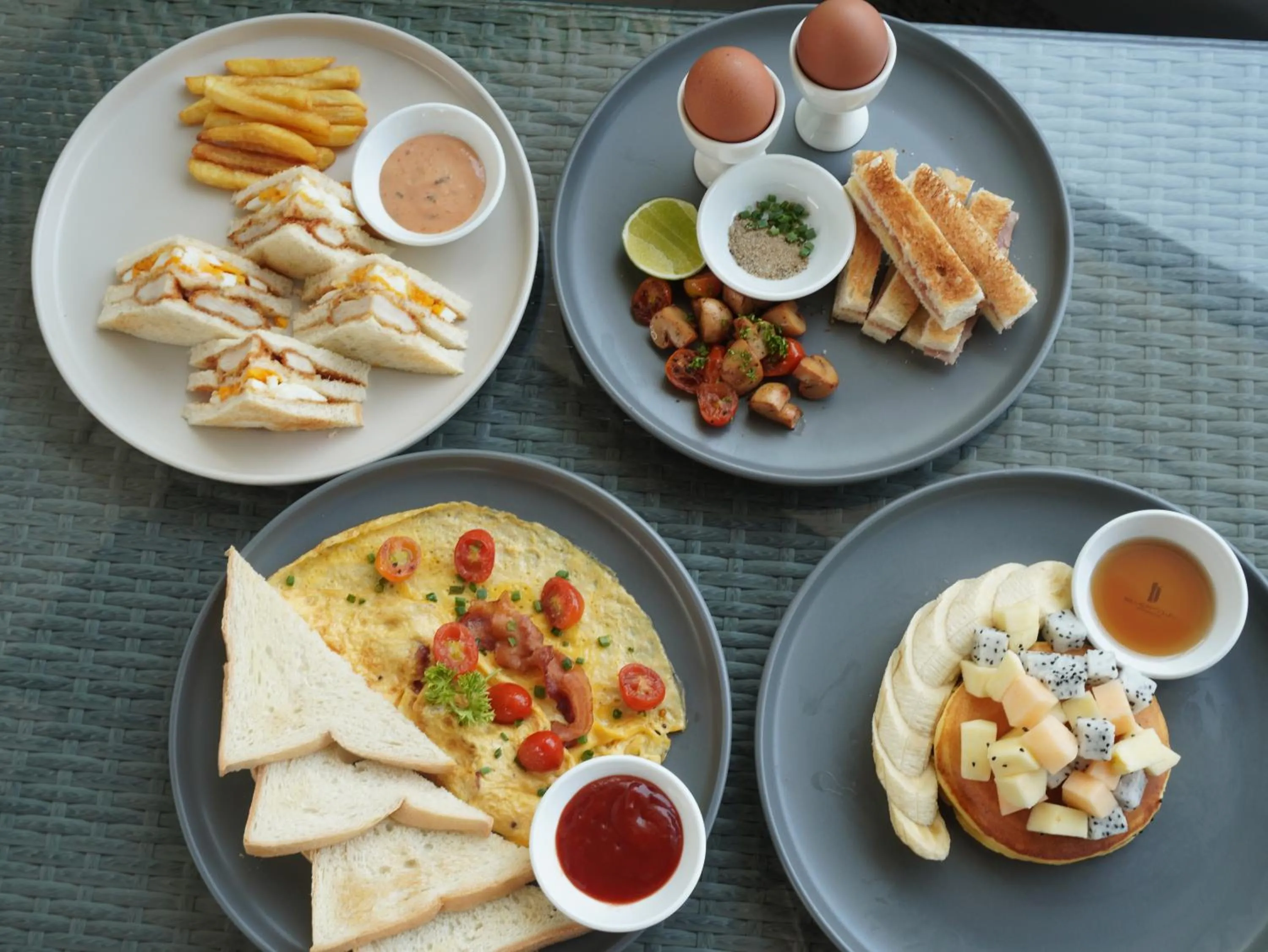 Restaurant/places to eat in Naki Suites @ Silvertown