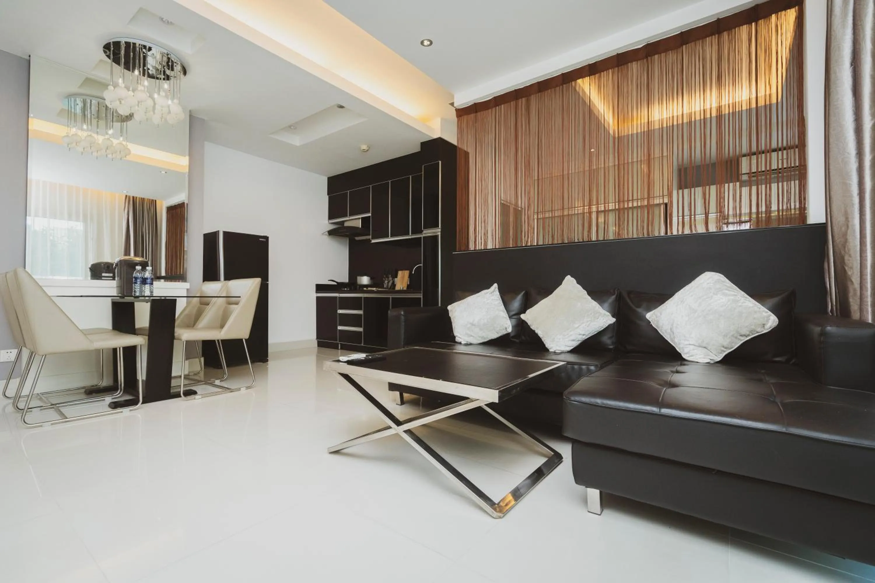 Kitchen or kitchenette in Naki Suites @ Silvertown