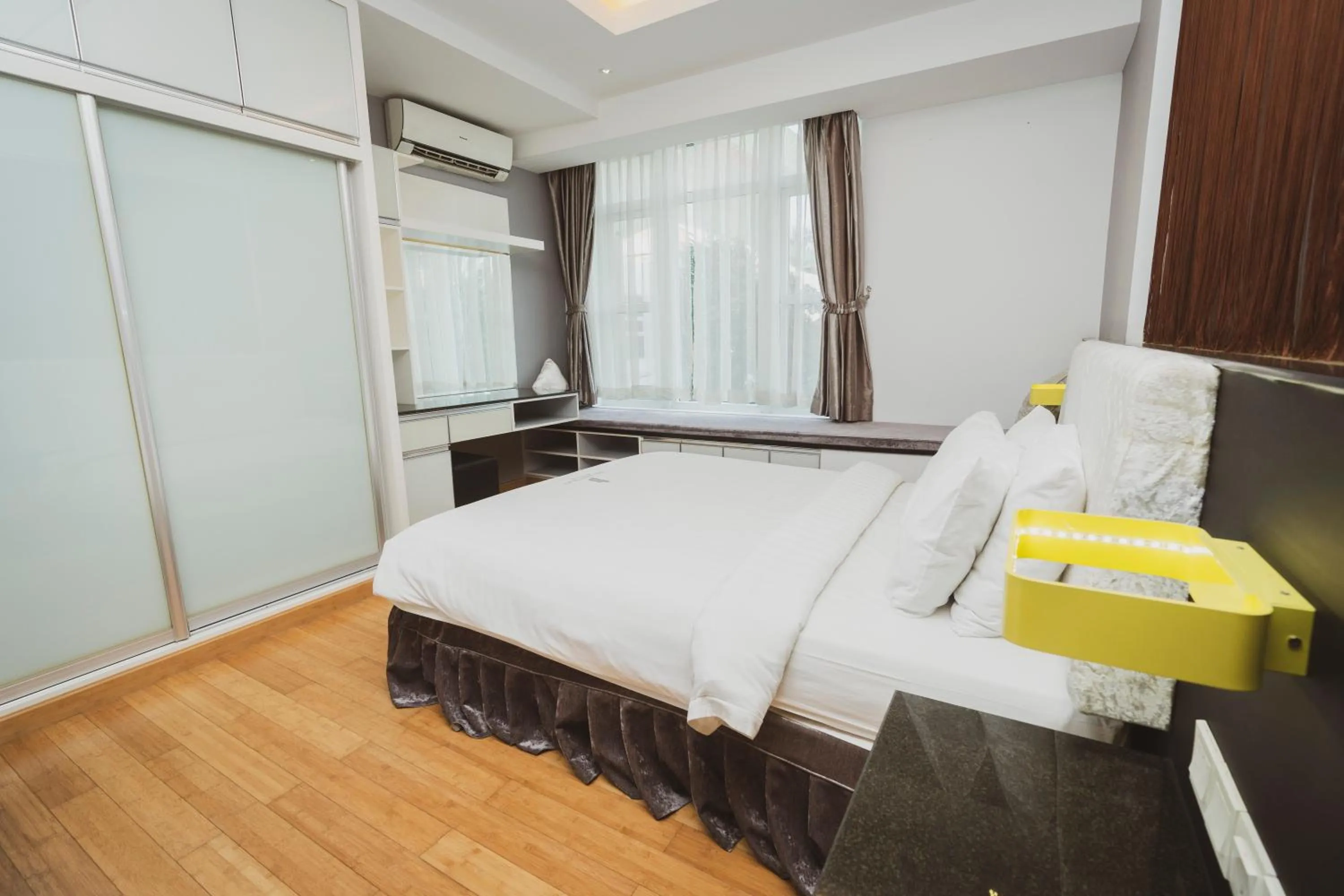 Bedroom, Bed in Naki Suites @ Silvertown